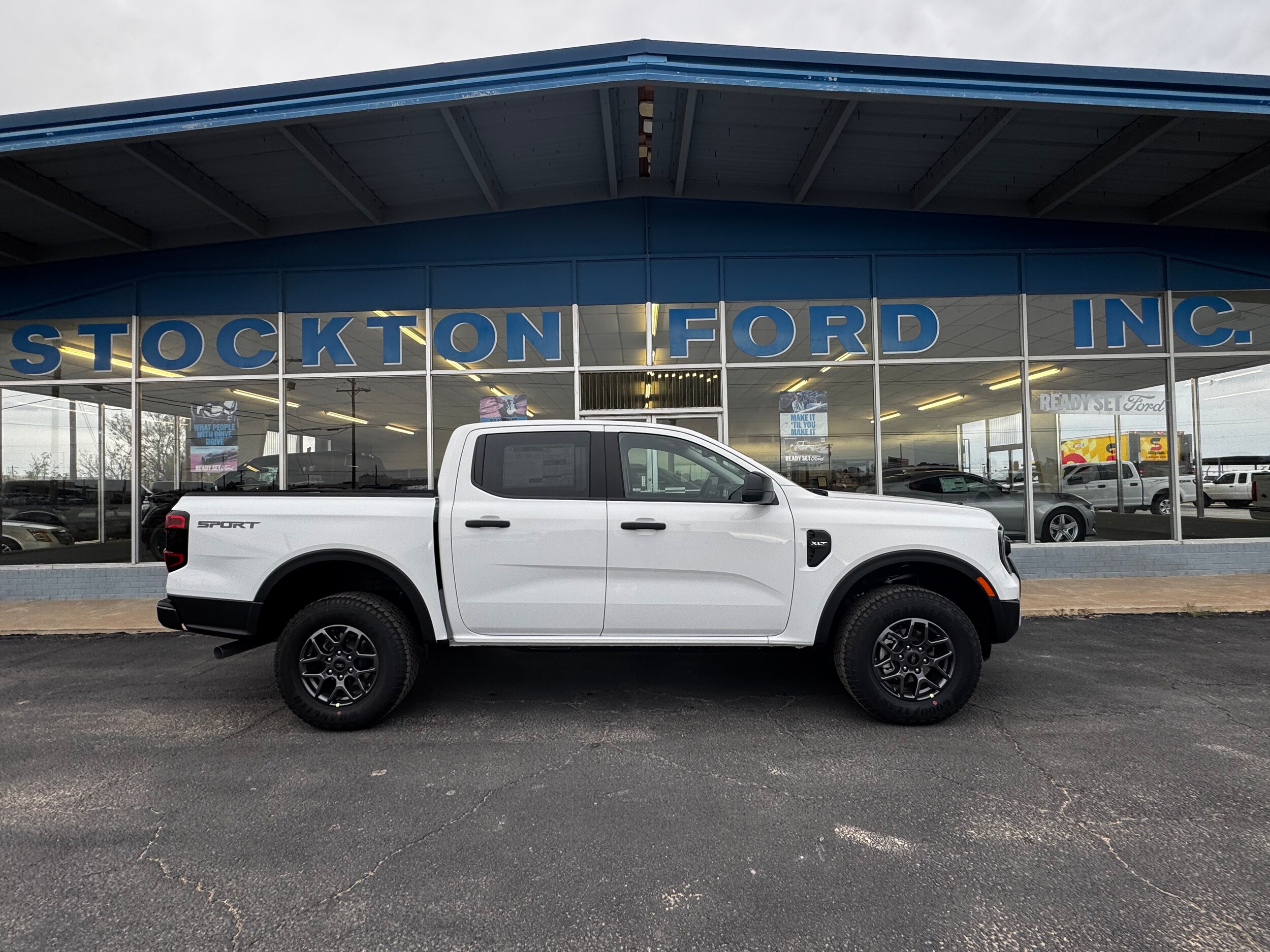 2025 Ford Ranger XLT photo 2