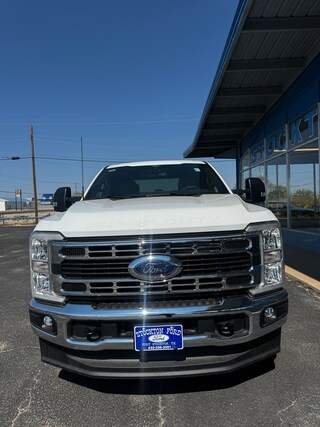 2025 Ford F-350 XLT Truck Crew Cab