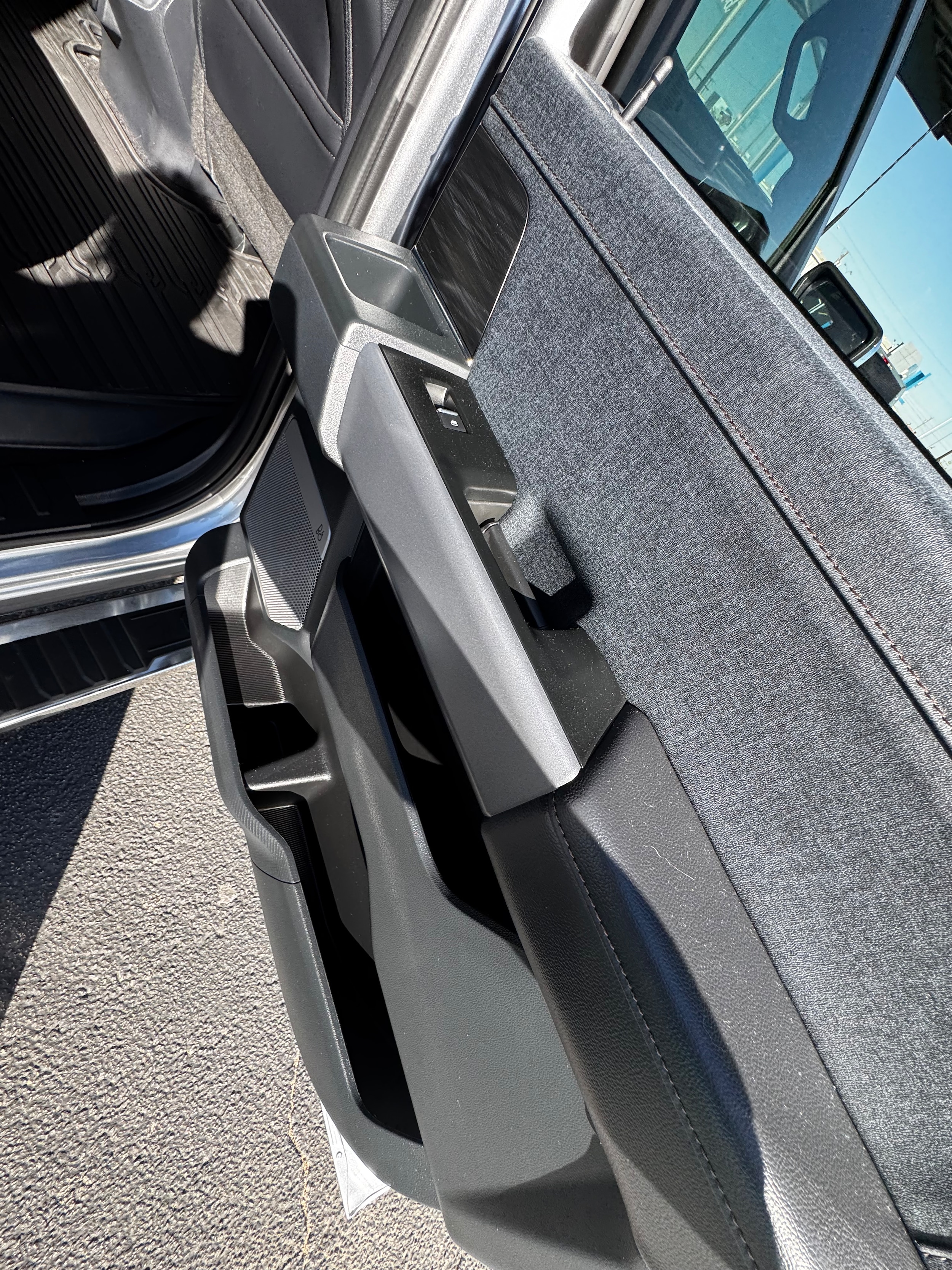 2025 Ford F-150 Lariat - Photo 12