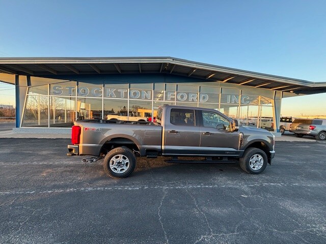 2025 Ford F-250 XLT photo 2
