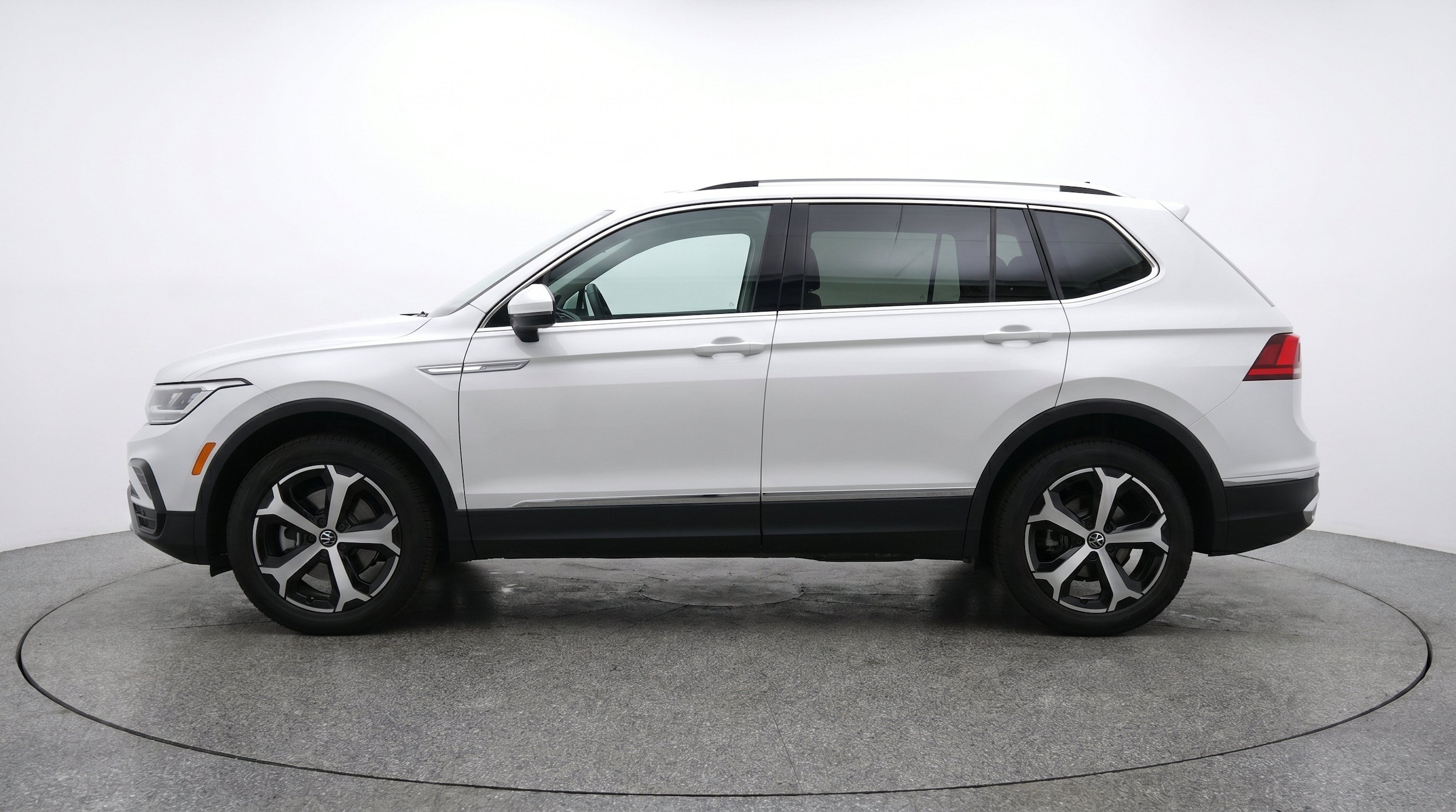 Thumbnail: 2026 Volkswagen Tiguan - 5