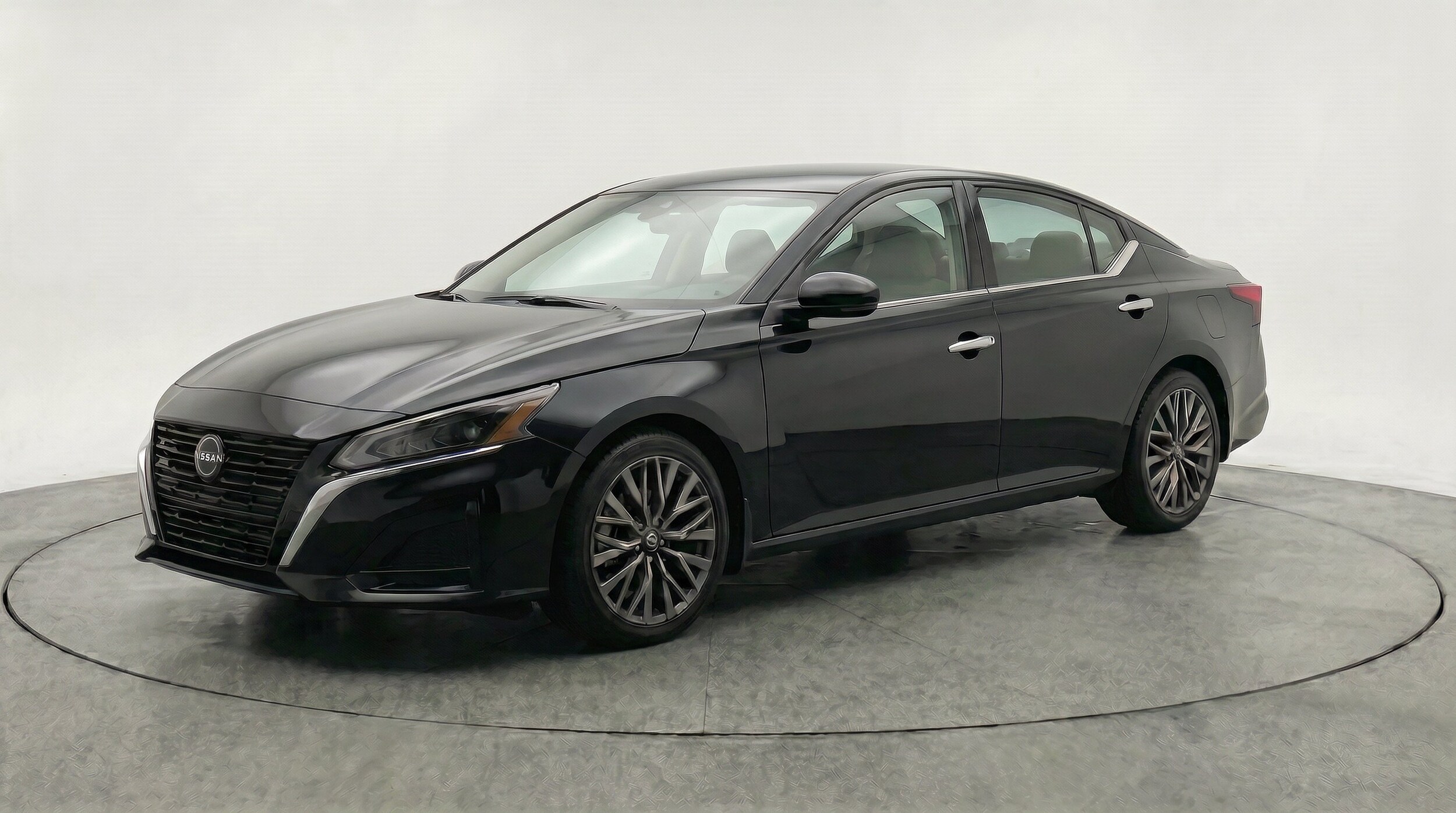 Thumbnail: 2025 Nissan Altima - 3