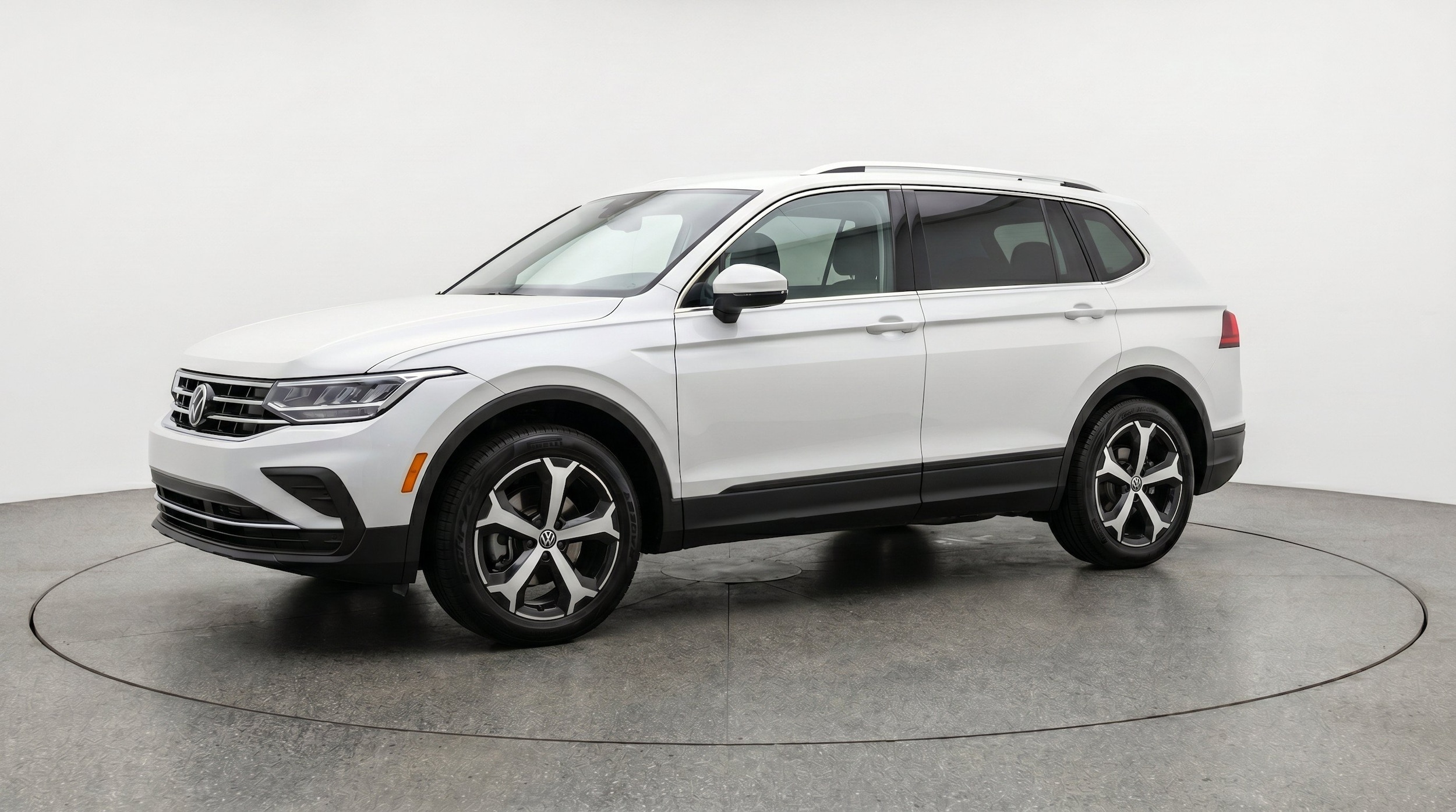 Thumbnail: 2026 Volkswagen Tiguan - 3