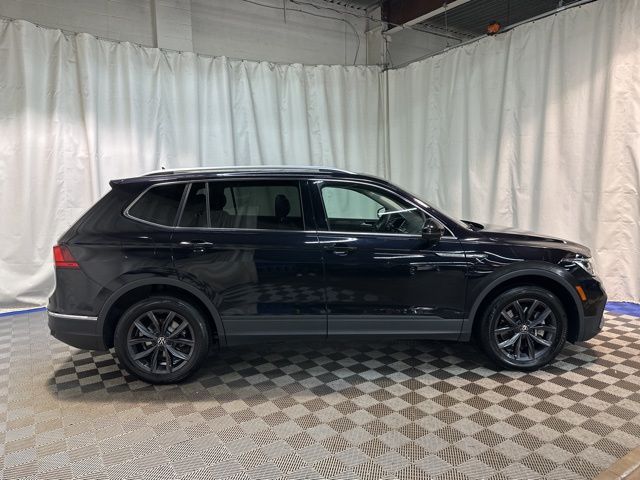 2022 Volkswagen Tiguan SE photo 2