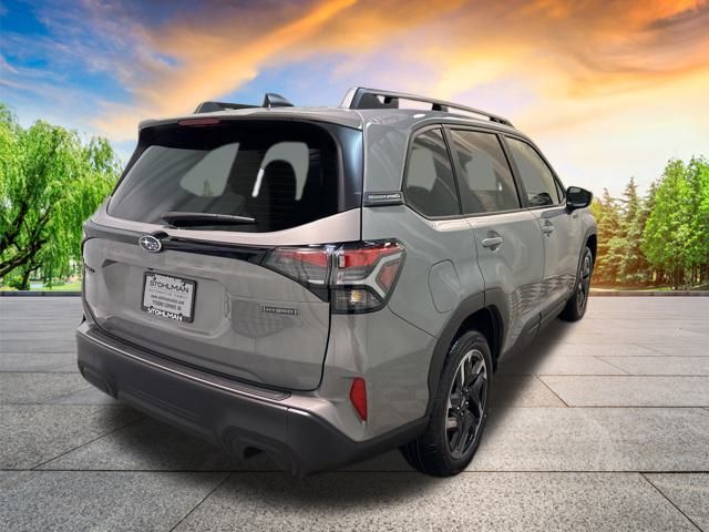 2025 Subaru Forester Premium photo 3