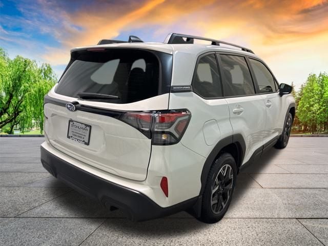 2025 Subaru Forester Premium photo 3