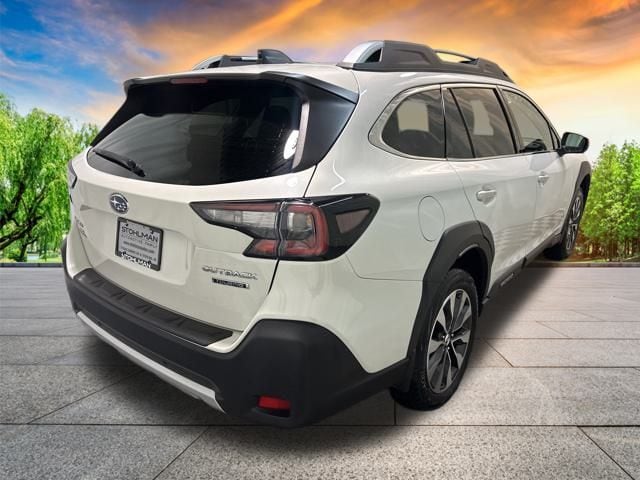 2023 Subaru Outback Touring photo 3