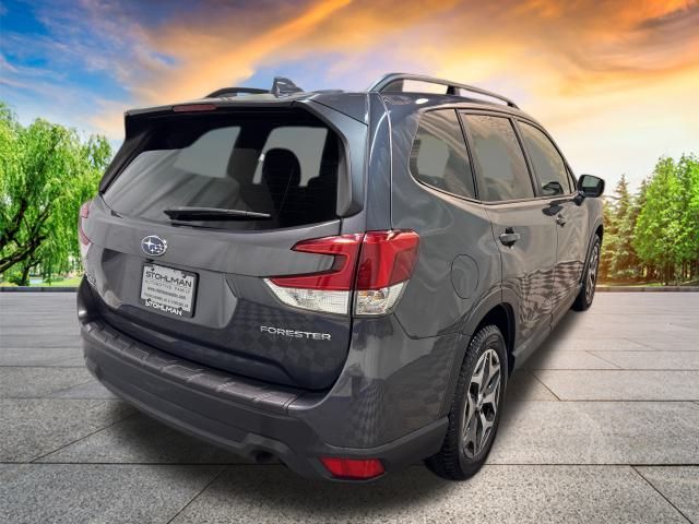 2021 Subaru Forester Premium photo 2