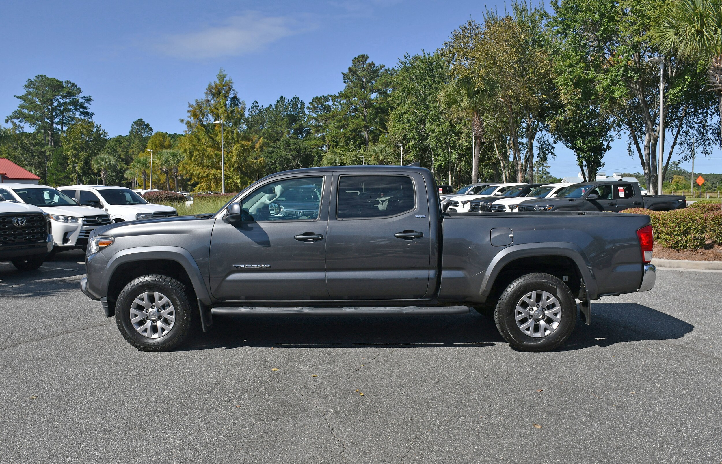 2017 Toyota Tacoma SR5 Double Cab V6 4x4 photo 2