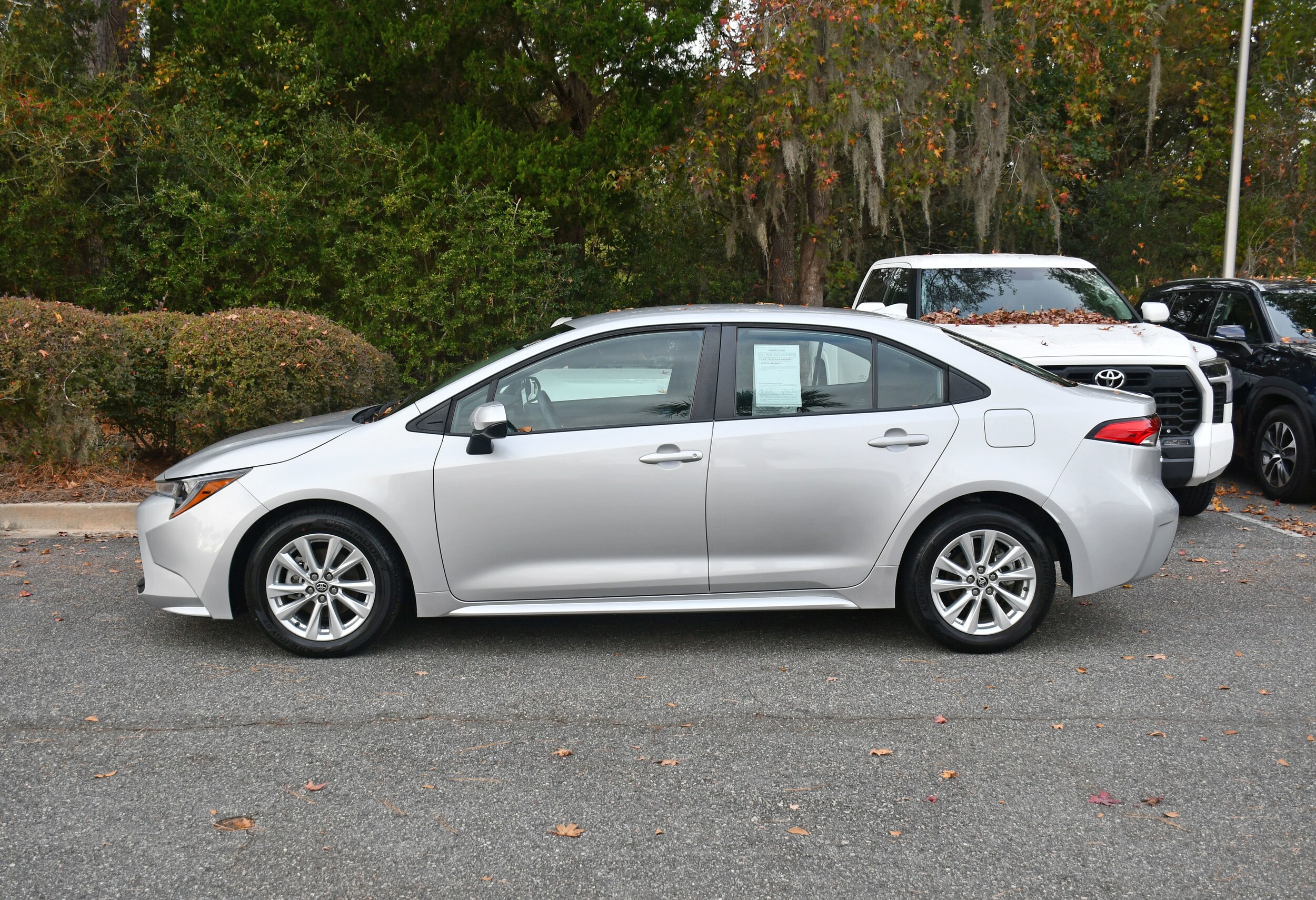 2023 Toyota Corolla LE photo 2