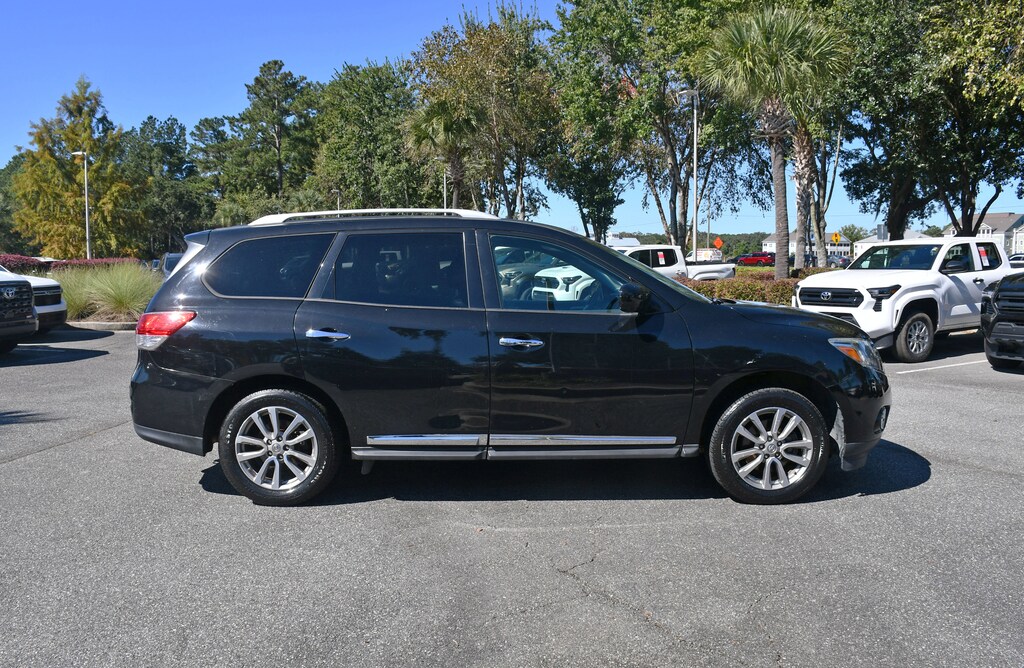Used 2015 Nissan Pathfinder SL 4WD SL