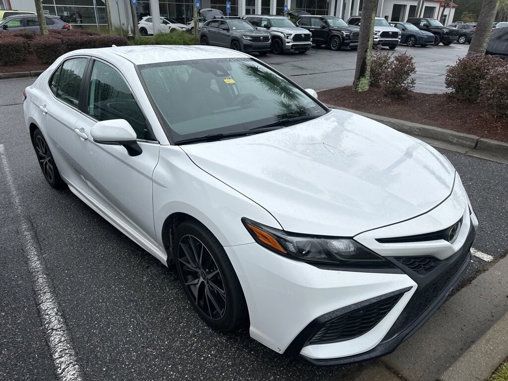 Used 2023 Toyota Camry SE SE Auto