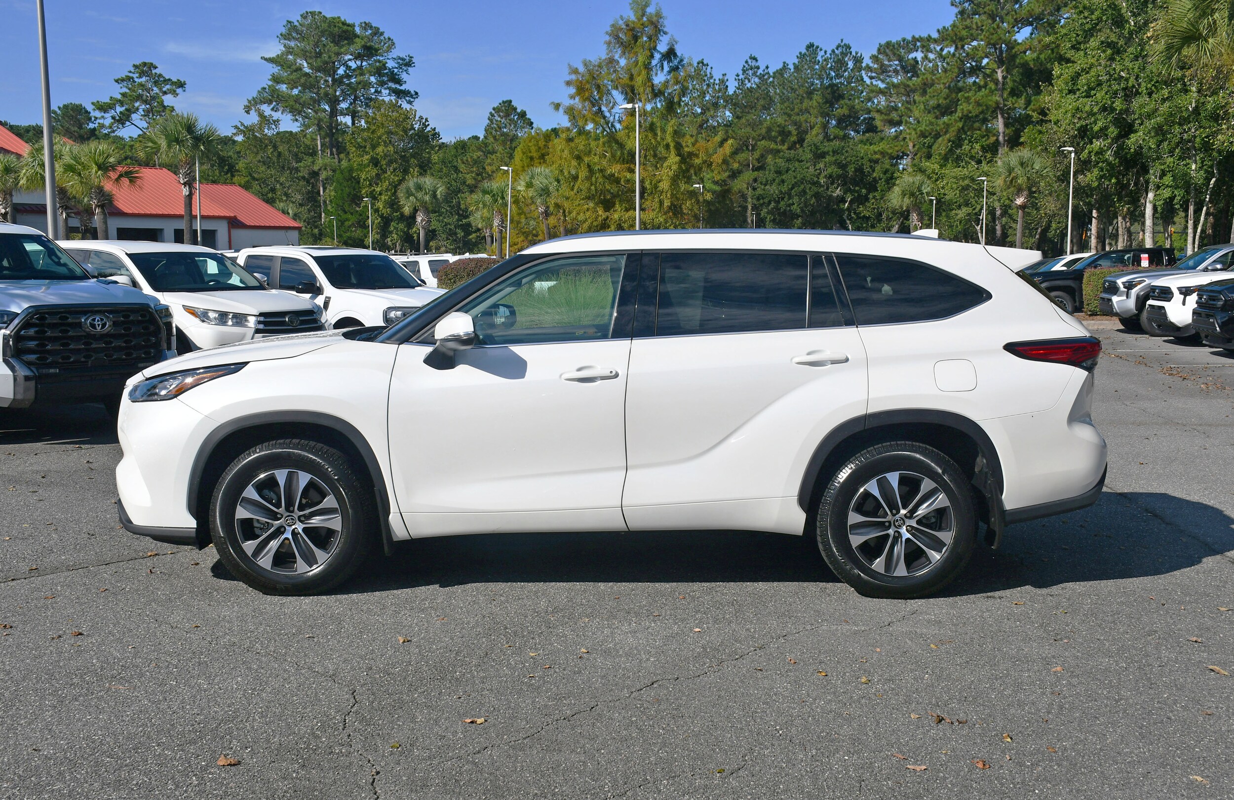 2020 Toyota Highlander XLE photo 2