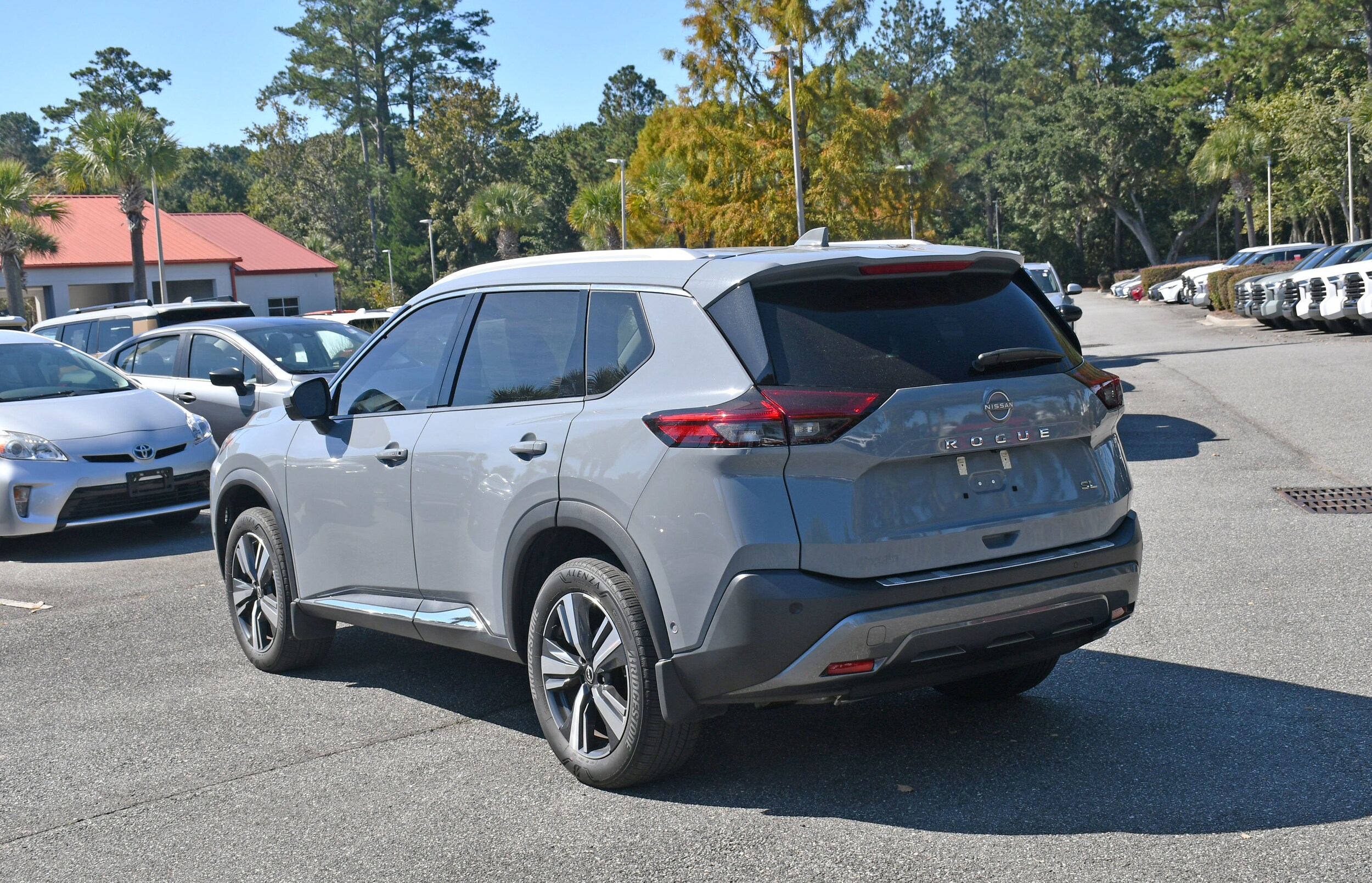 2023 Nissan Rogue SL photo 3