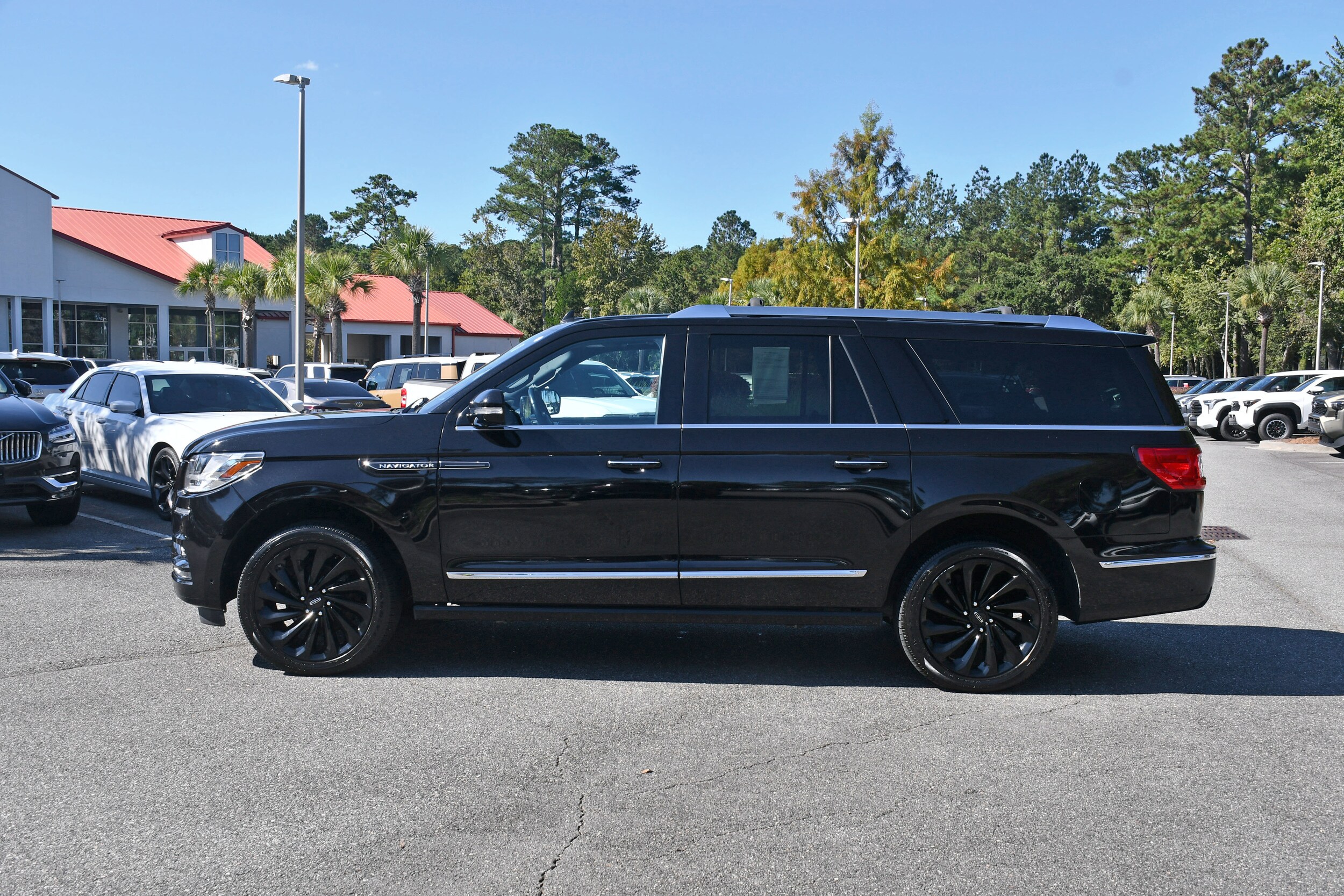 2021 Lincoln Navigator L Reserve photo 2