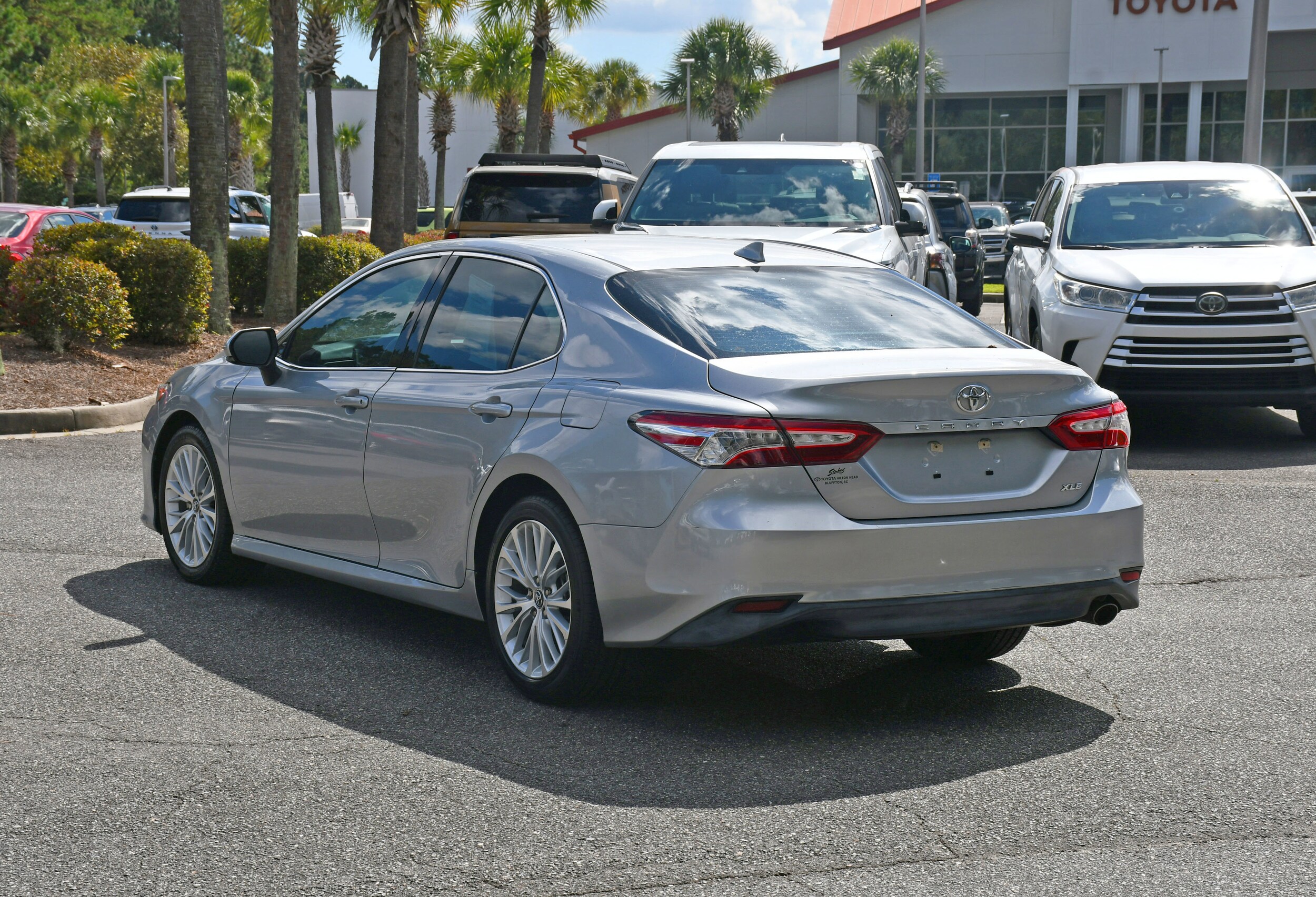 2020 Toyota Camry XLE photo 3
