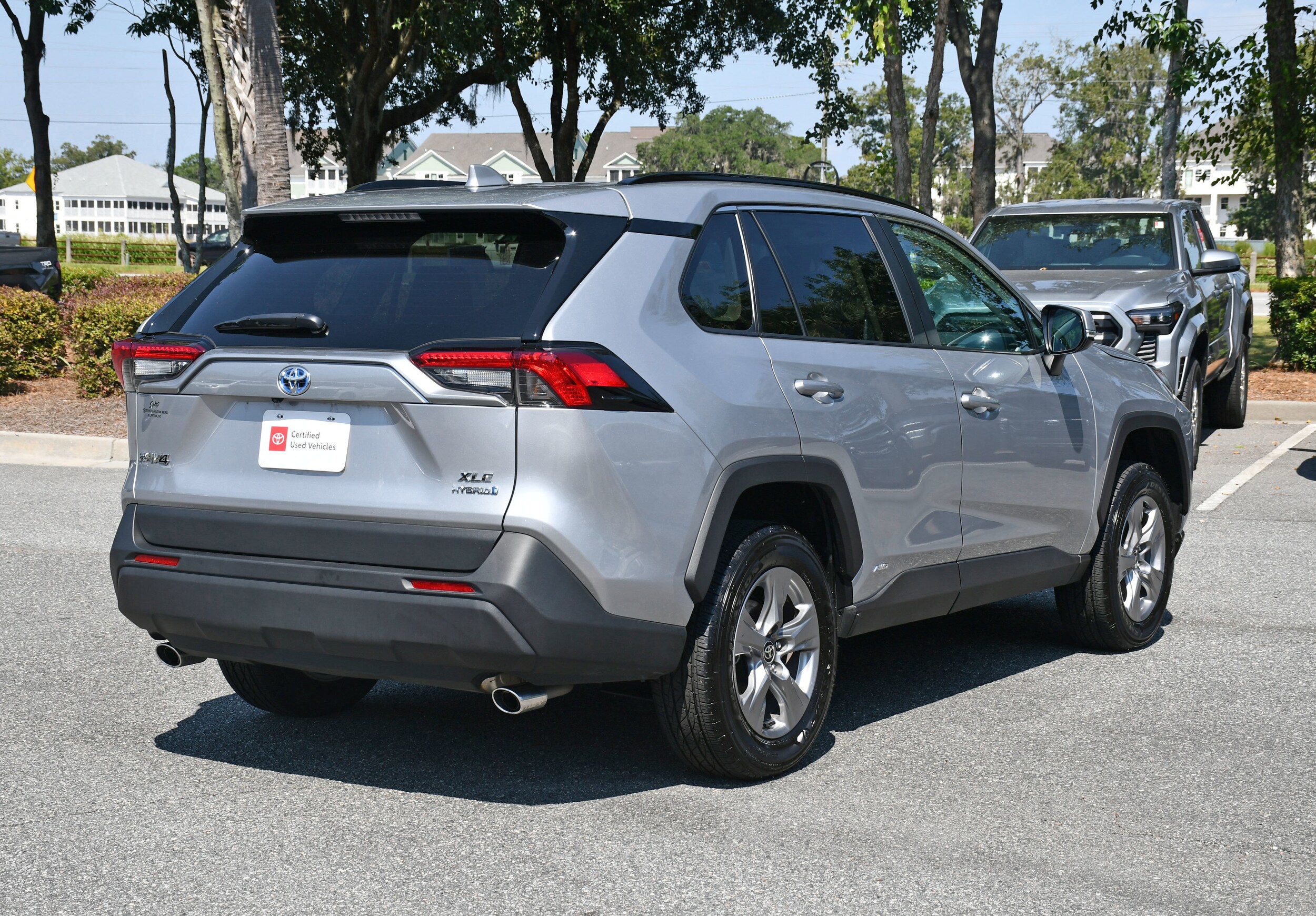2024 Toyota RAV4 Hybrid XLE photo 3