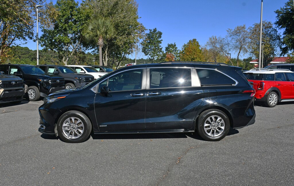 Used 2021 Toyota Sienna XLE