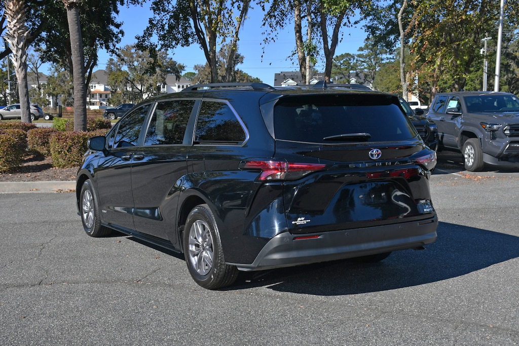 Used 2021 Toyota Sienna XLE
