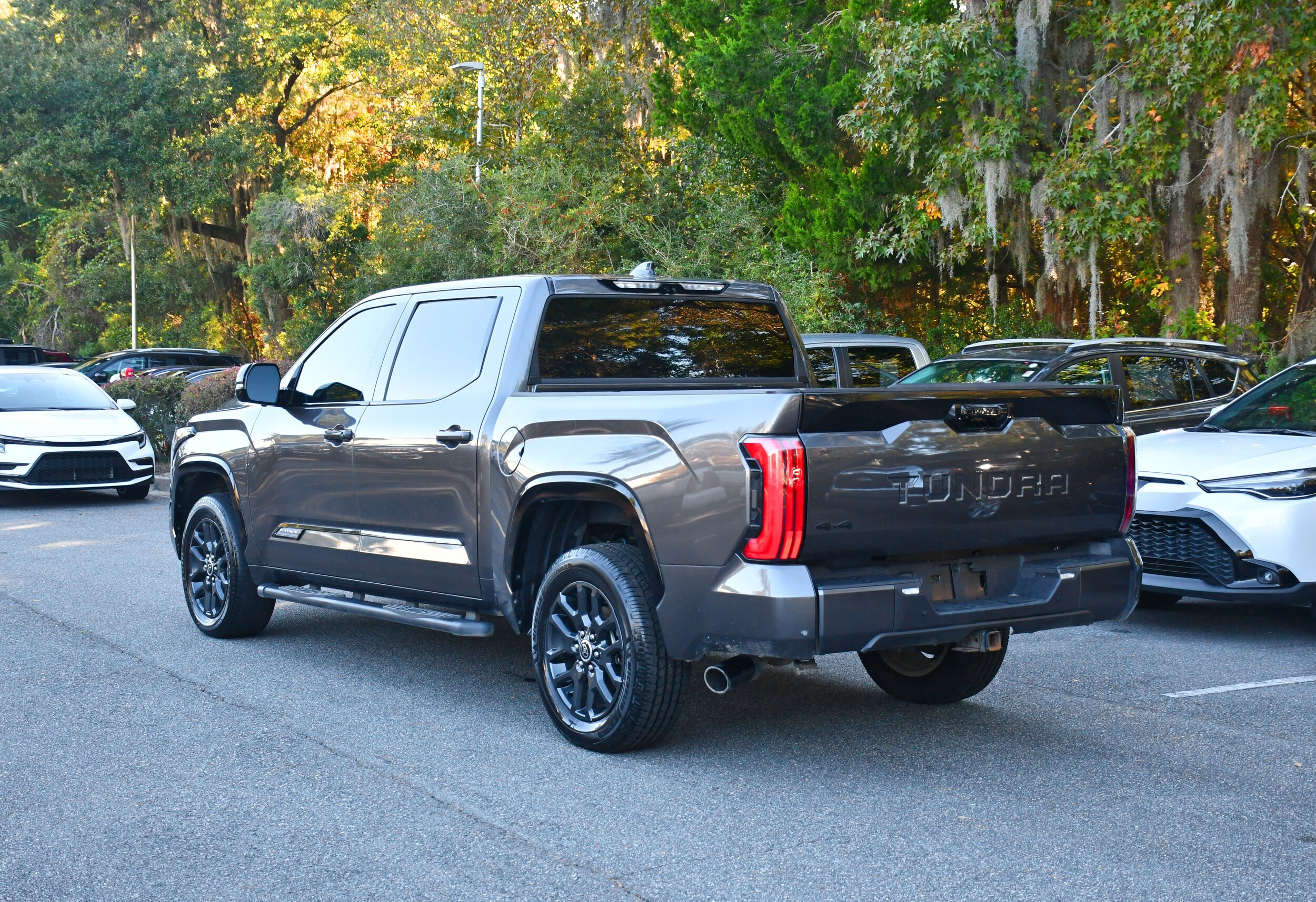 2023 Toyota Tundra Platinum CrewMax photo 2