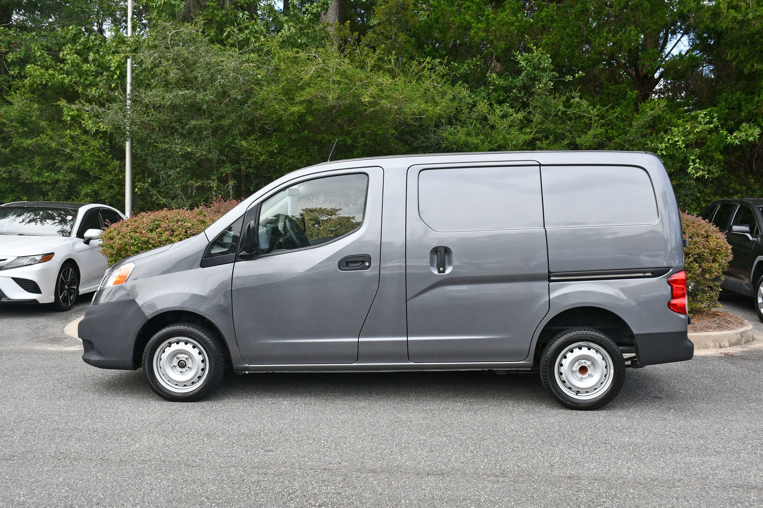 2021 Nissan NV200 S photo 2