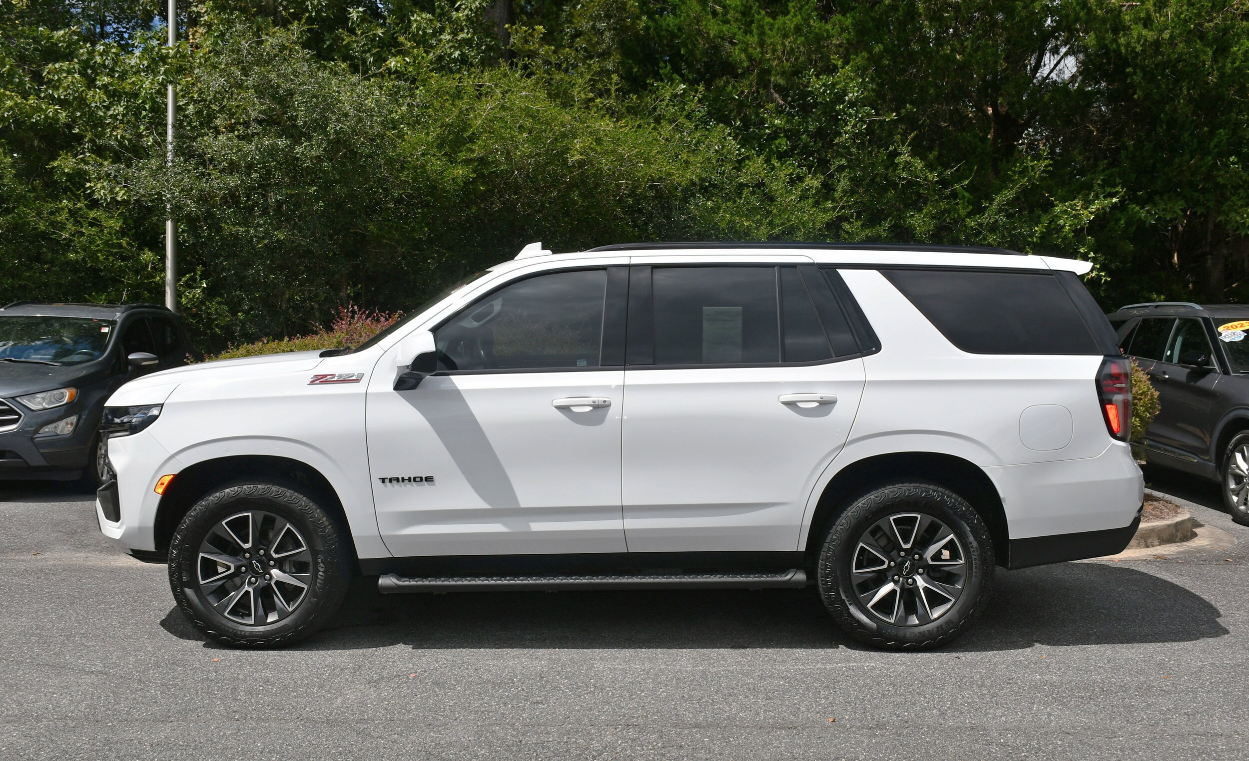 2021 Chevrolet Tahoe Z71 photo 2