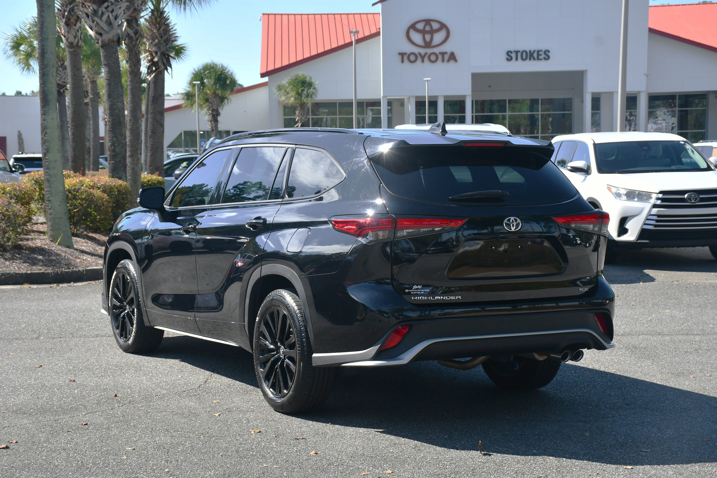 2023 Toyota Highlander XLE photo 2