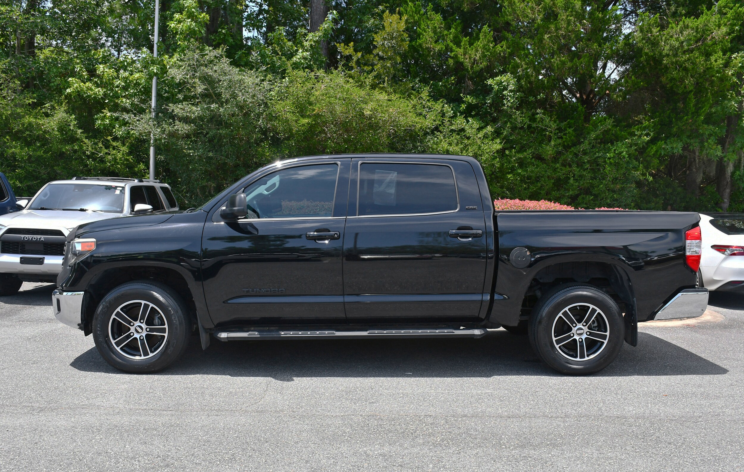 2019 Toyota Tundra SR5 CrewMax photo 2