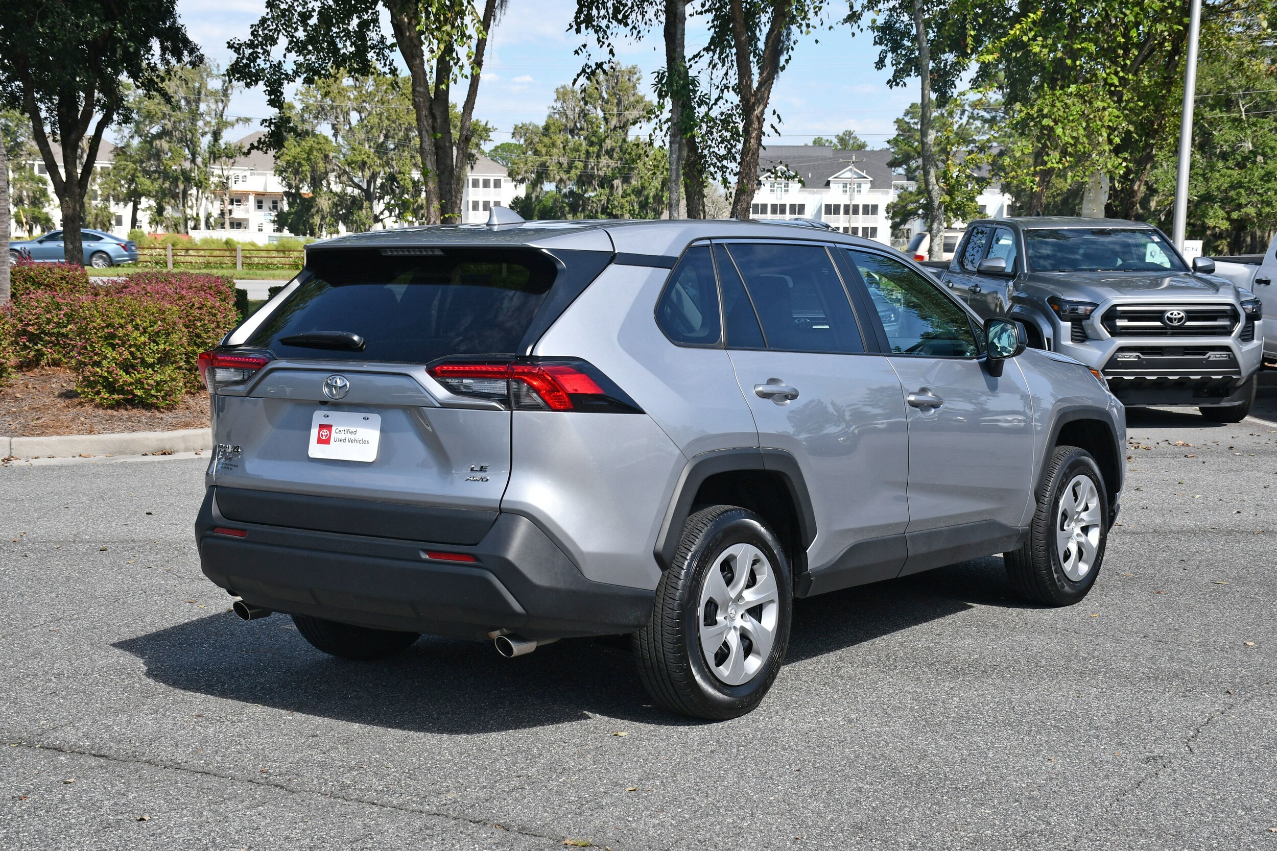 2023 Toyota RAV4 LE photo 3