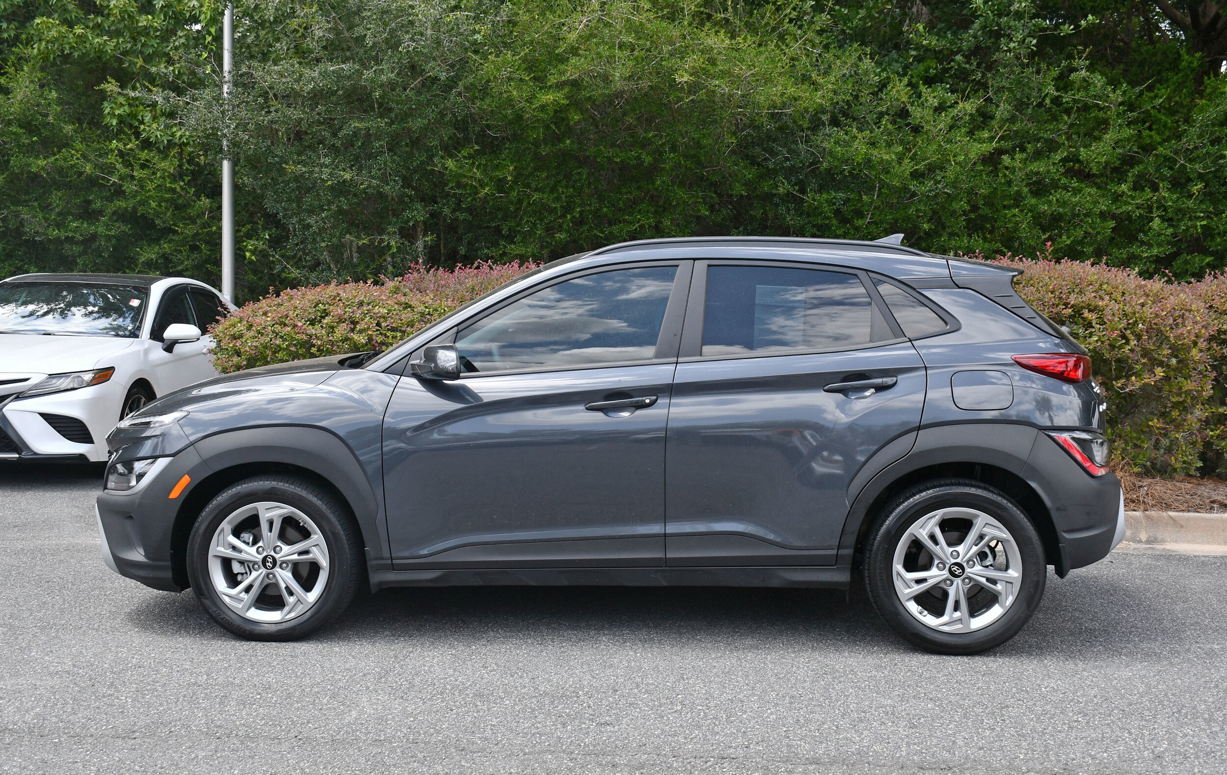 2023 Hyundai Kona SEL photo 2