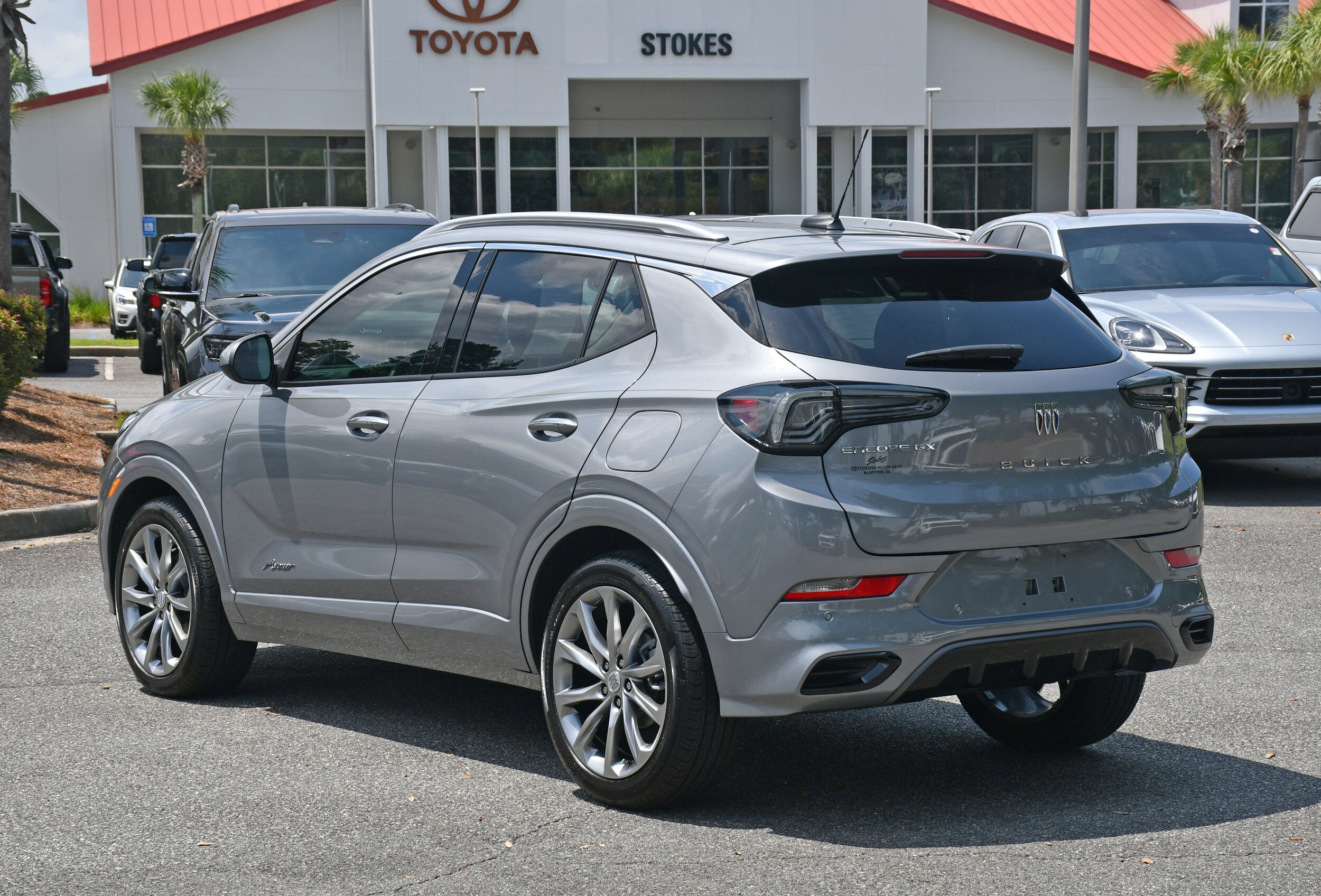 2025 Buick Encore GX Avenir photo 3