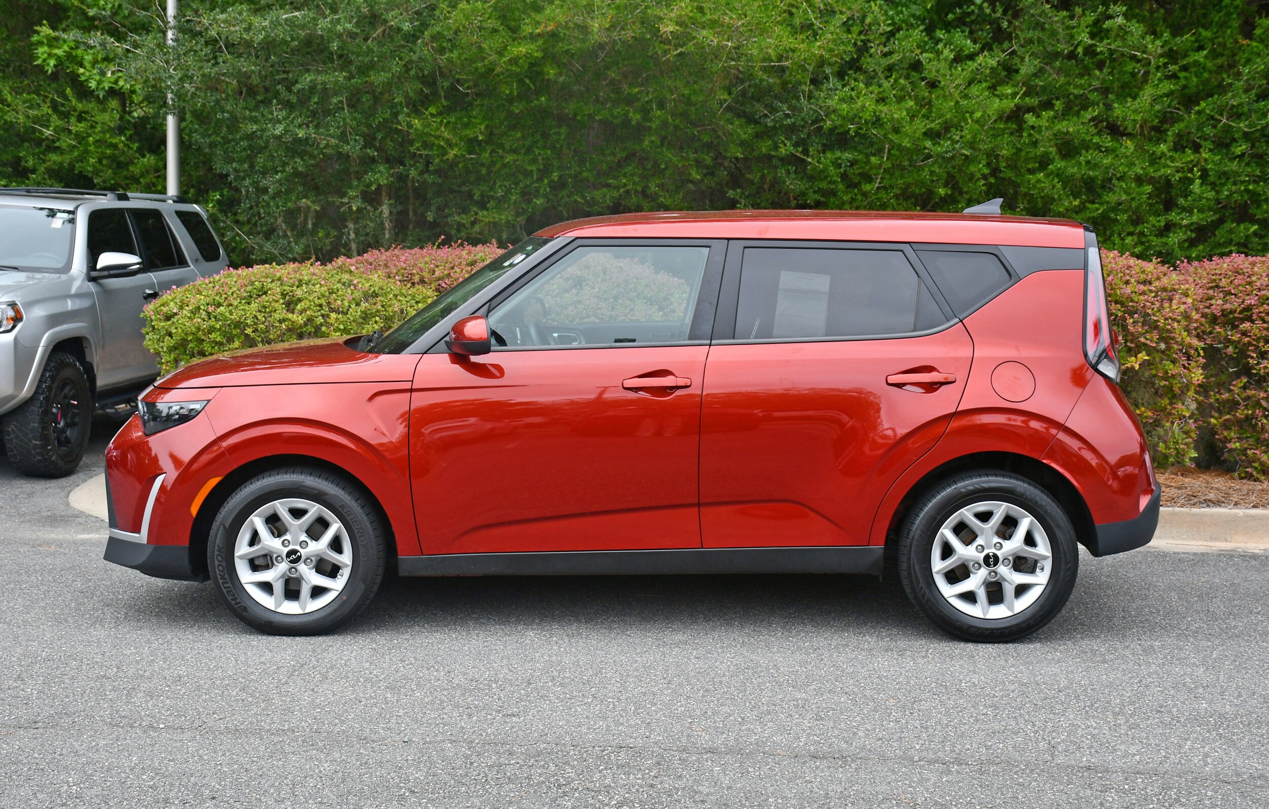 2023 Kia Soul LX photo 2
