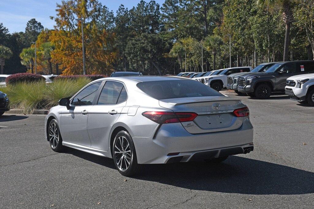 Used 2018 Toyota Camry SE SE Auto
