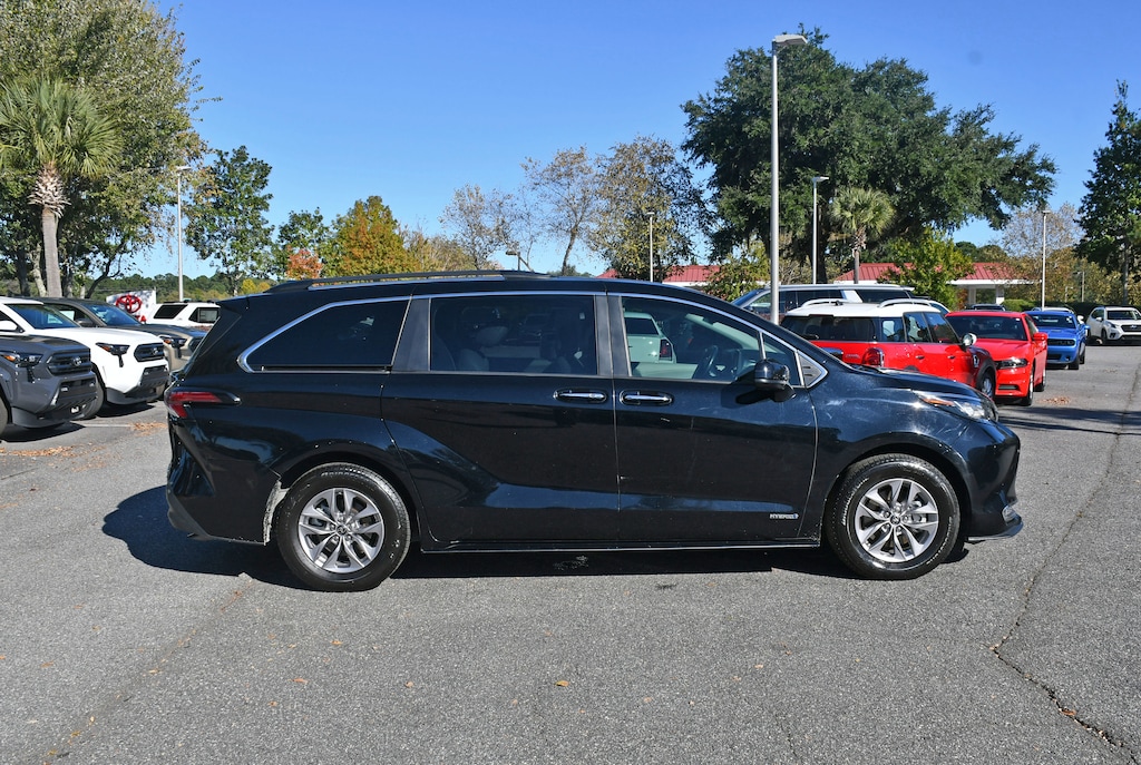 Used 2021 Toyota Sienna XLE