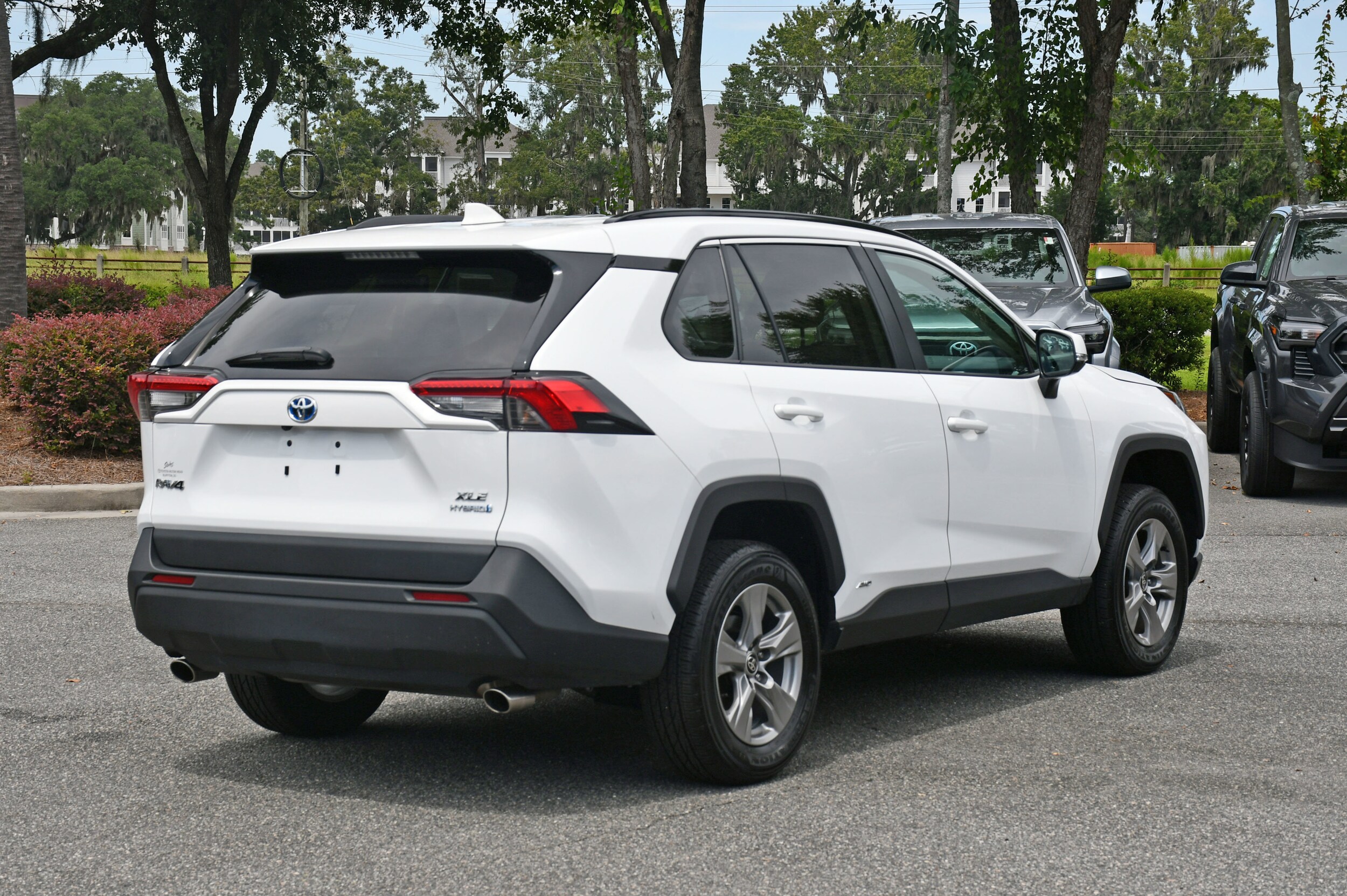 2024 Toyota RAV4 Hybrid XLE photo 3