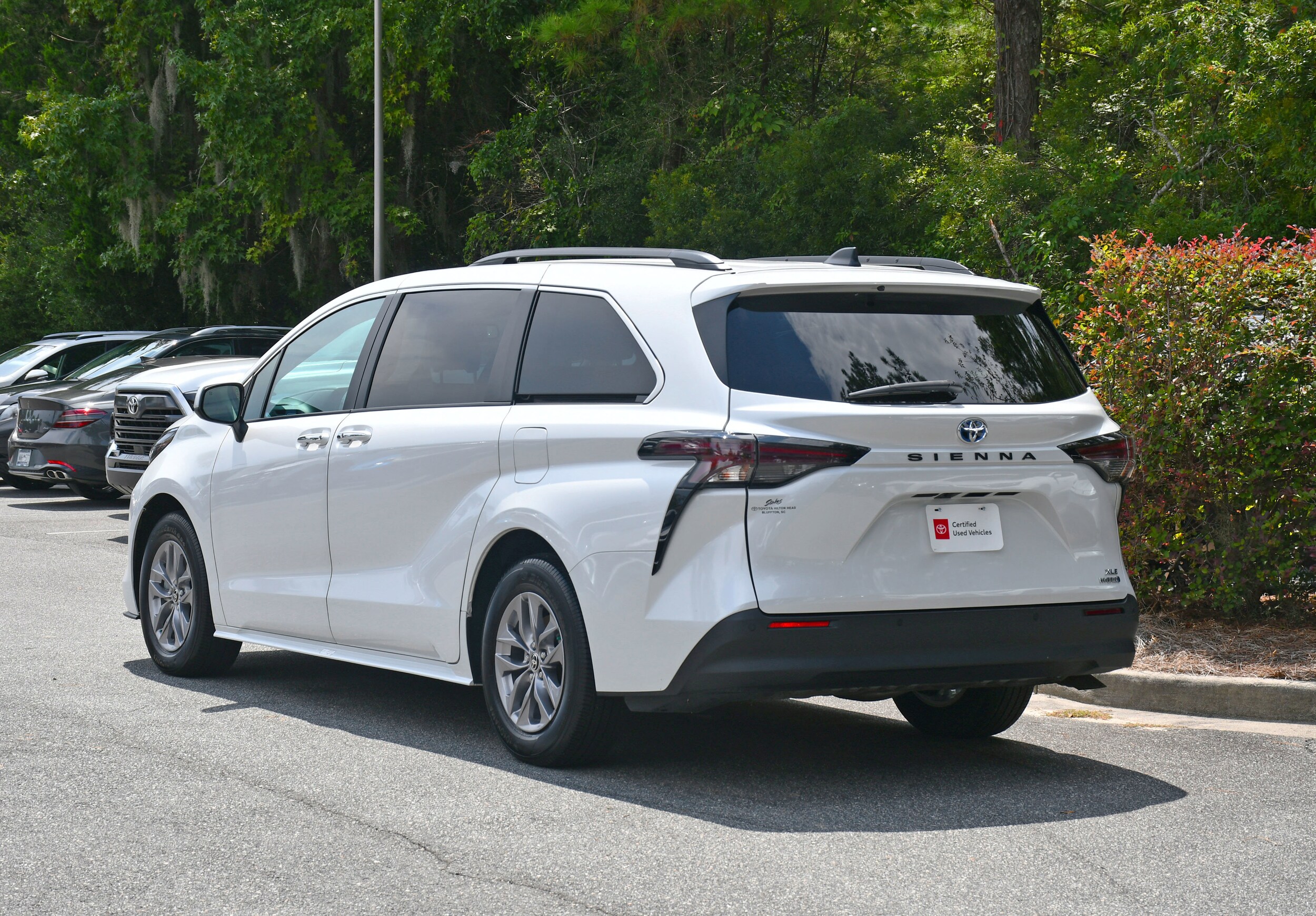 2024 Toyota Sienna XLE photo 3