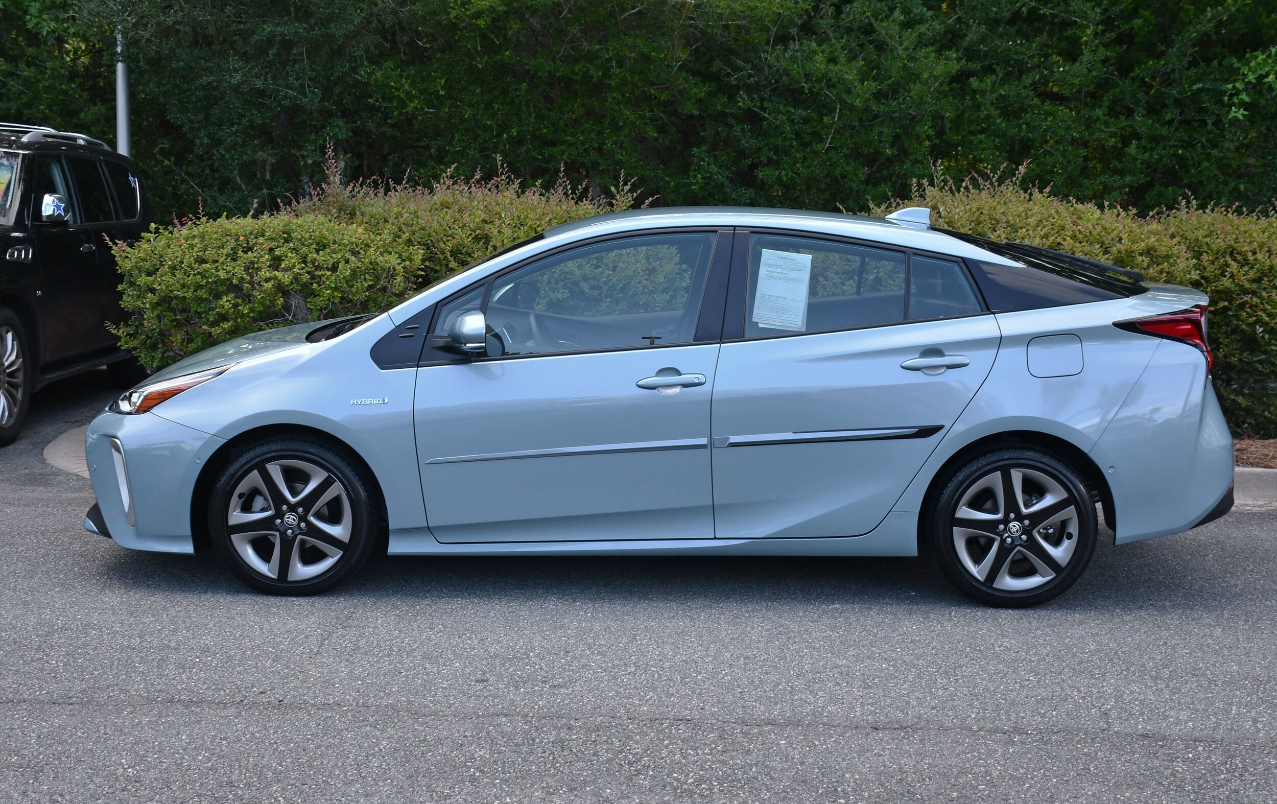 2022 Toyota Prius XLE photo 2