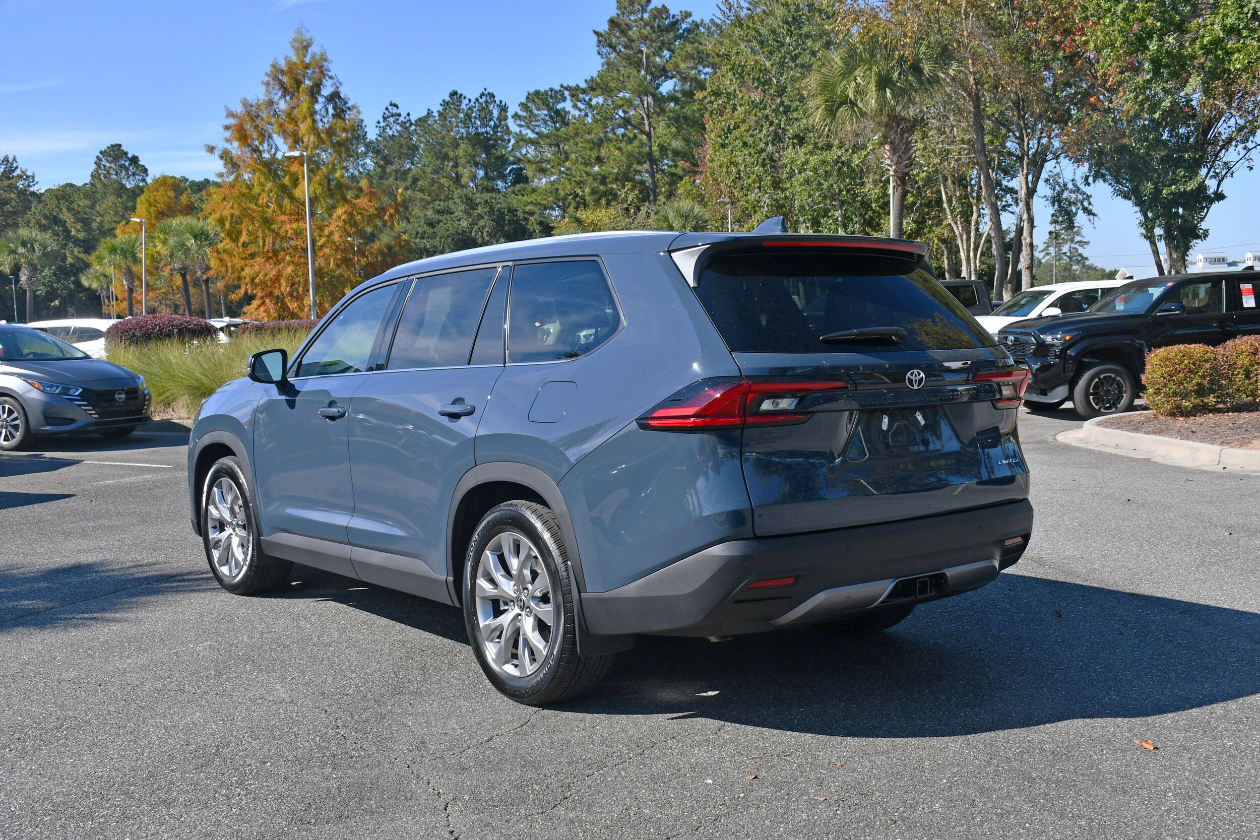 2025 Toyota Grand Highlander Limited photo 2