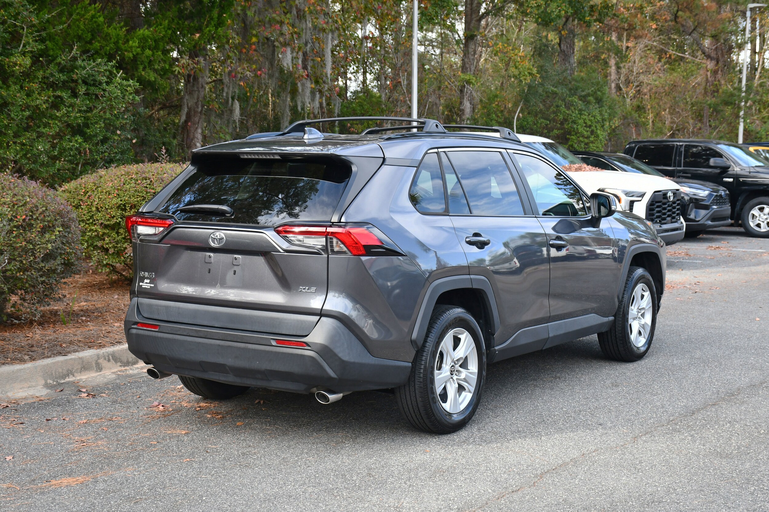 2021 Toyota RAV4 XLE photo 3