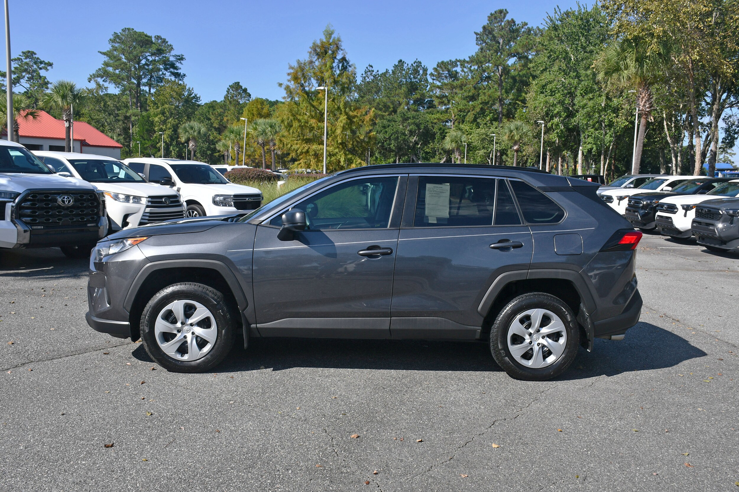 2020 Toyota RAV4 LE photo 2