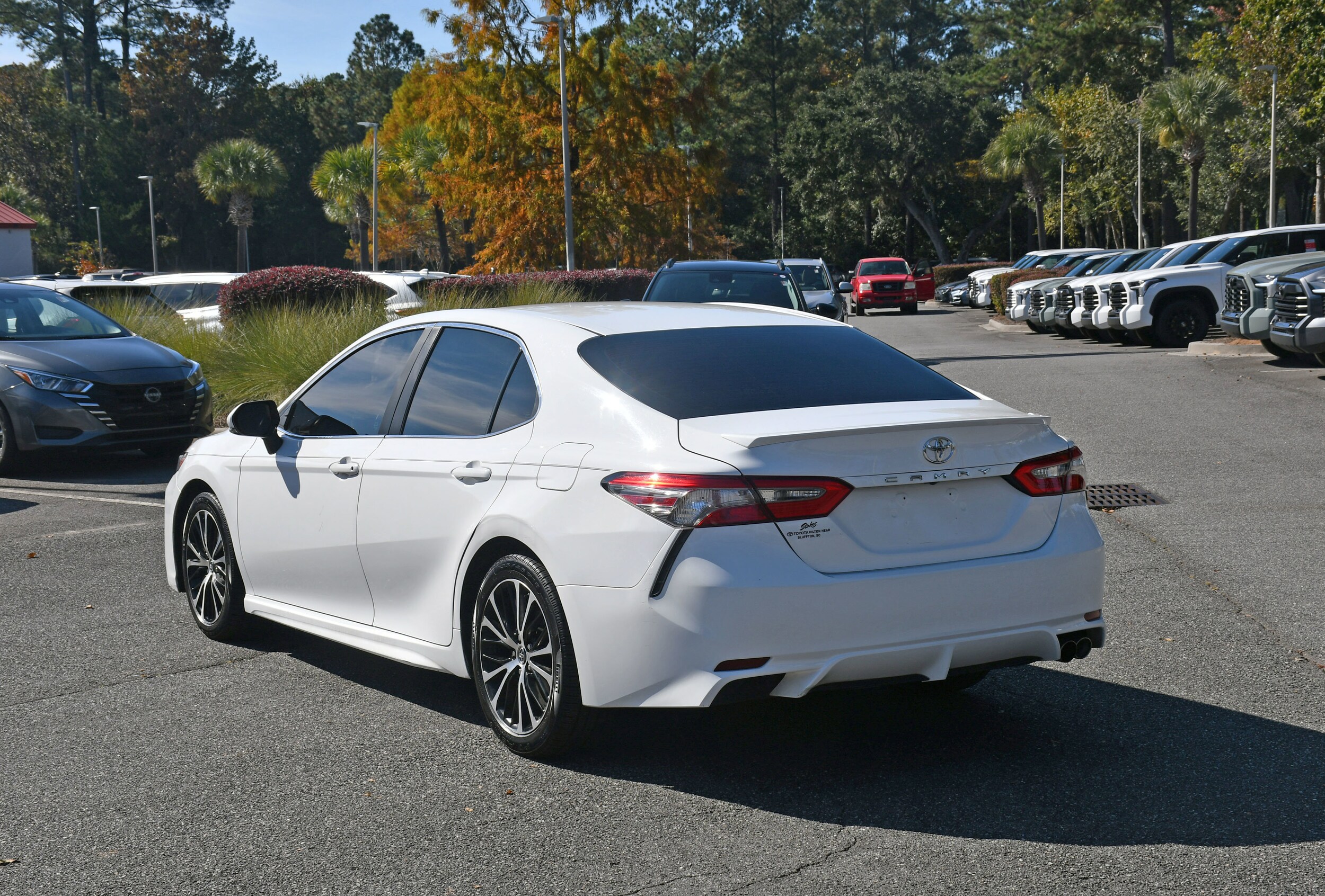 2018 Toyota Camry SE photo 2