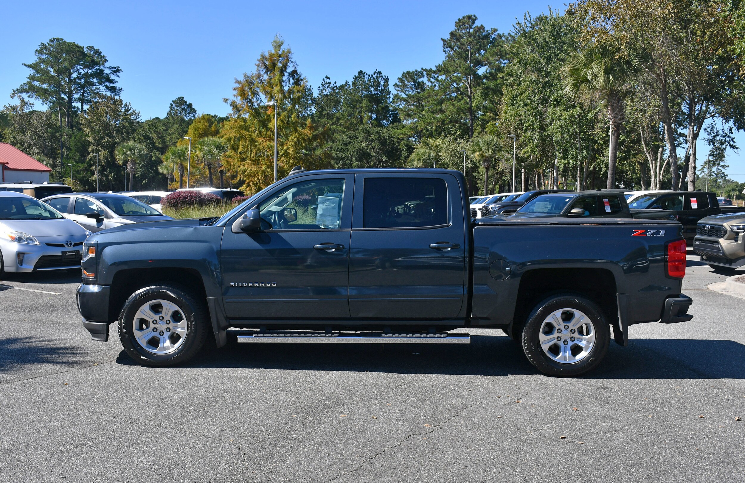 2018 Chevrolet Silverado 1500 LT photo 2