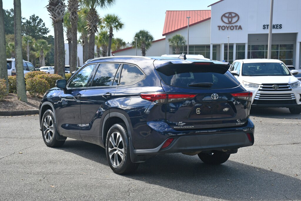 Used 2021 Toyota Highlander XLE XLE AWD