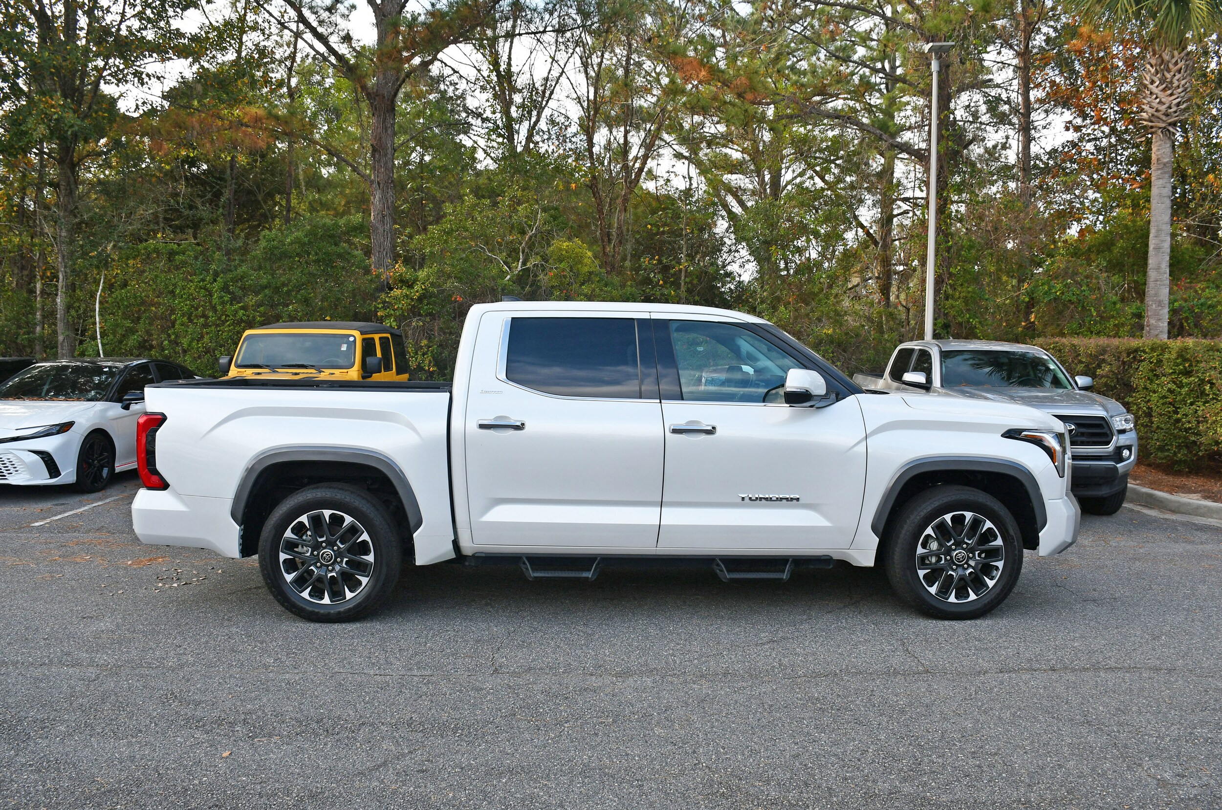 2023 Toyota Tundra Limited CrewMax photo 4