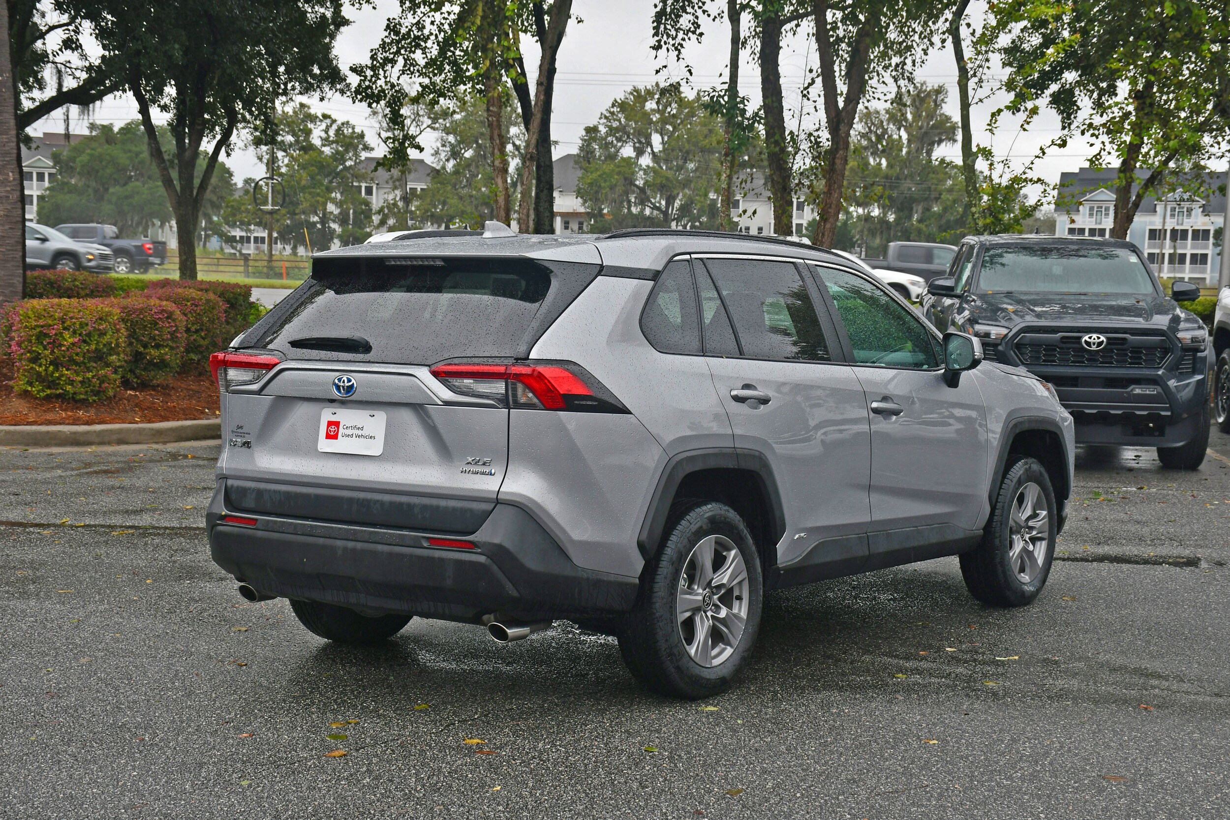 2023 Toyota RAV4 Hybrid XLE photo 2
