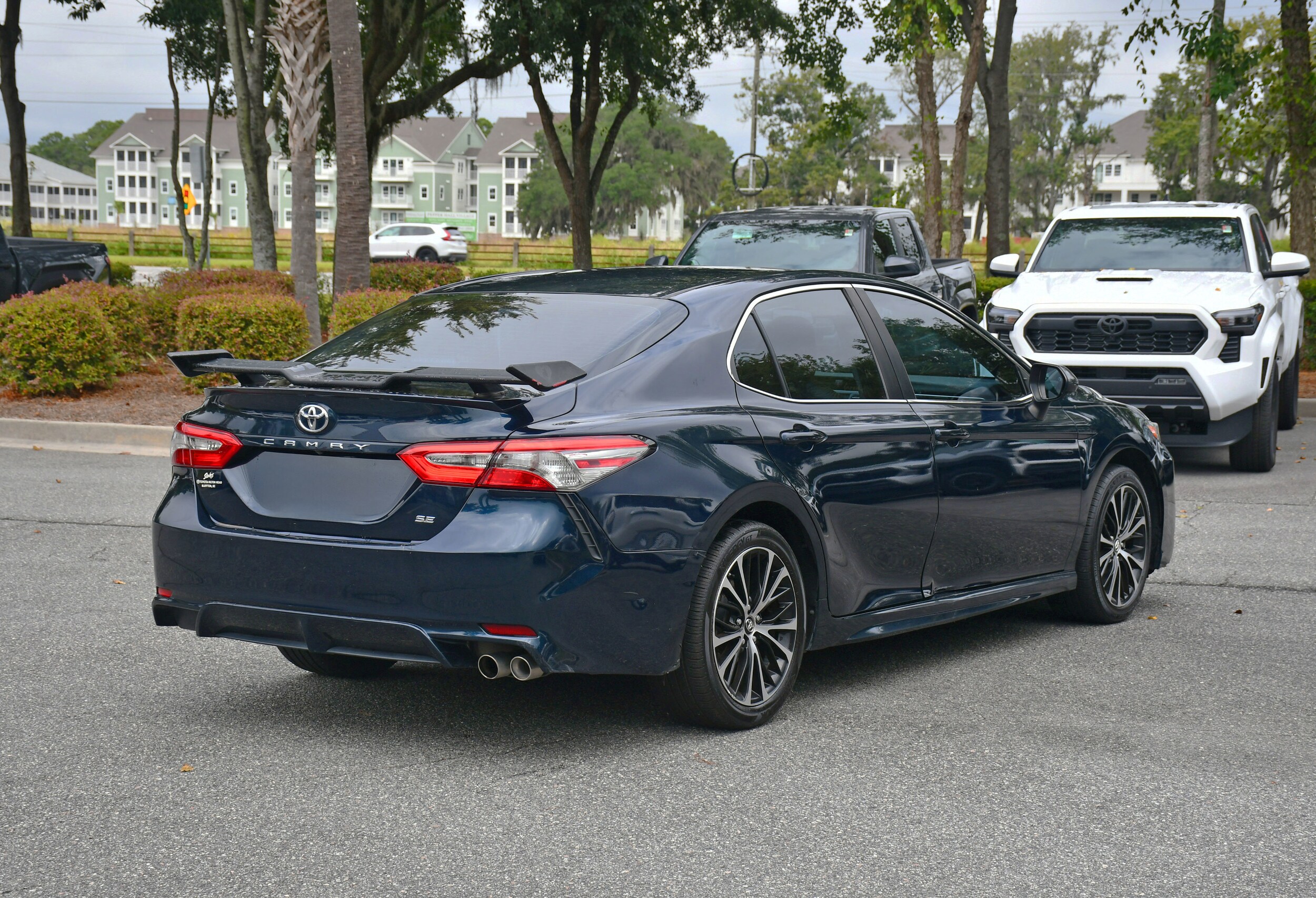 2018 Toyota Camry SE photo 2