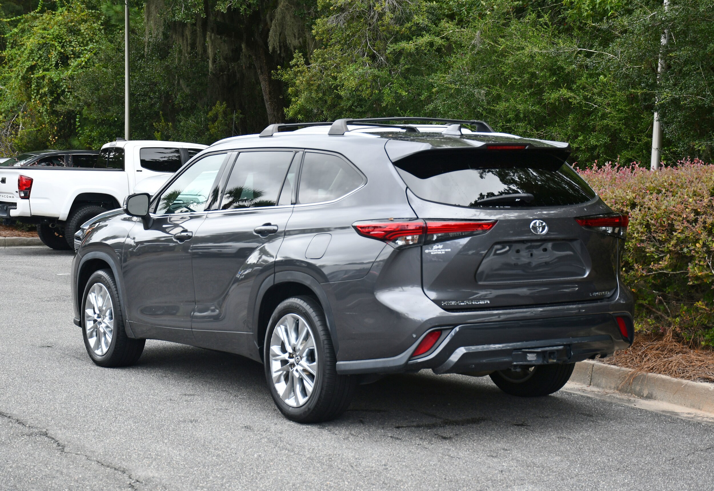 2023 Toyota Highlander Limited photo 2