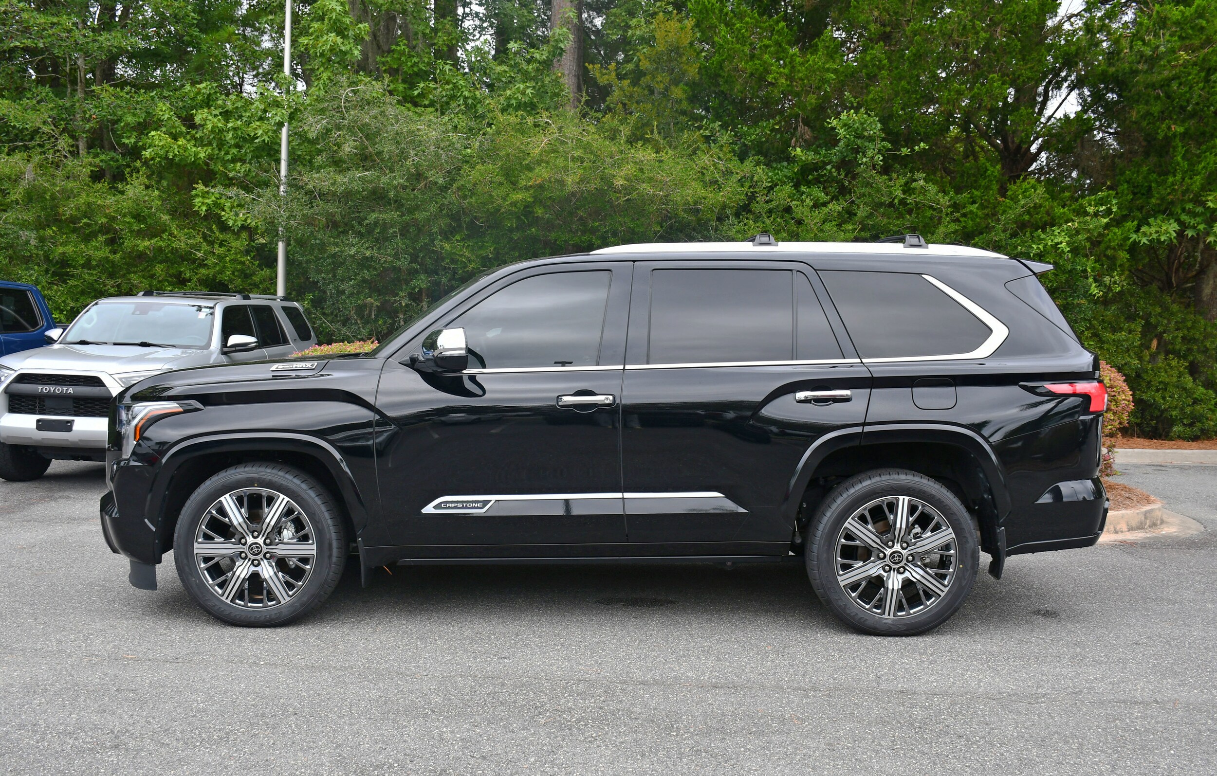 2023 Toyota Sequoia Platinum photo 2