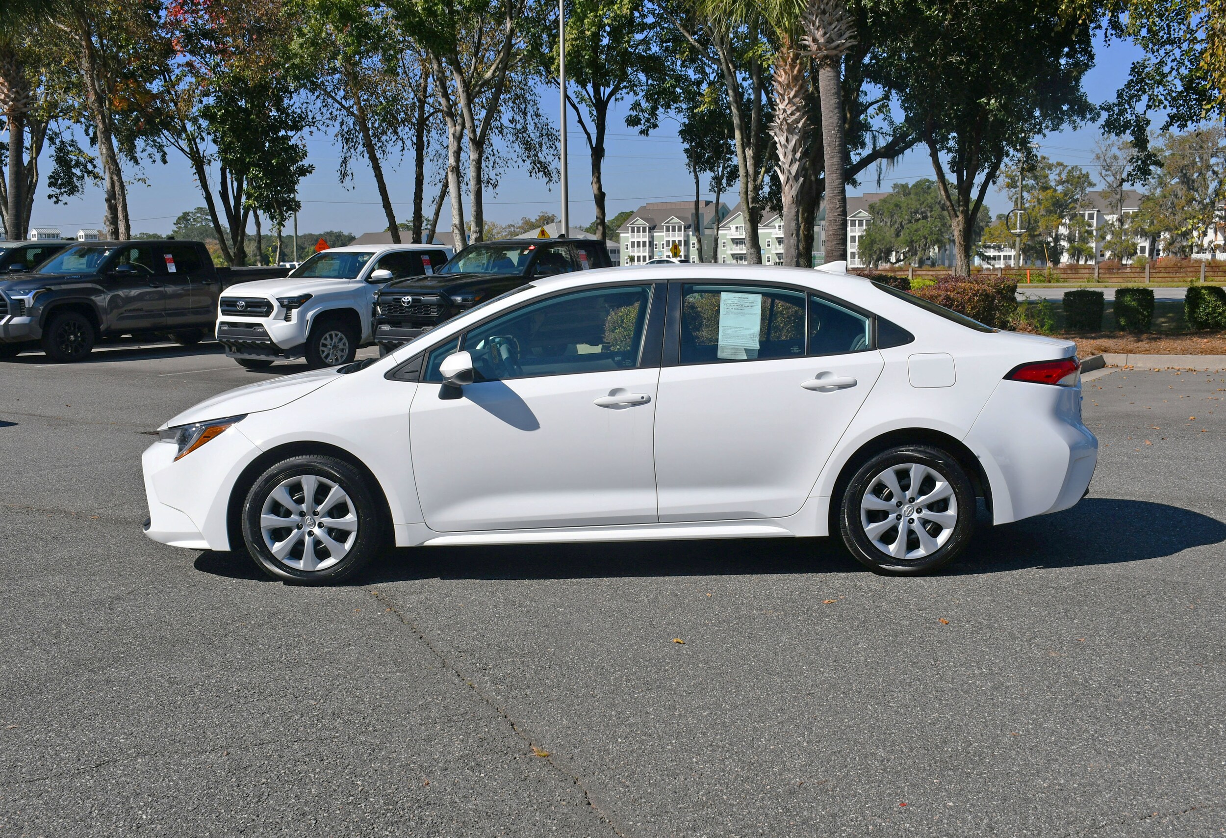 2023 Toyota Corolla LE photo 2