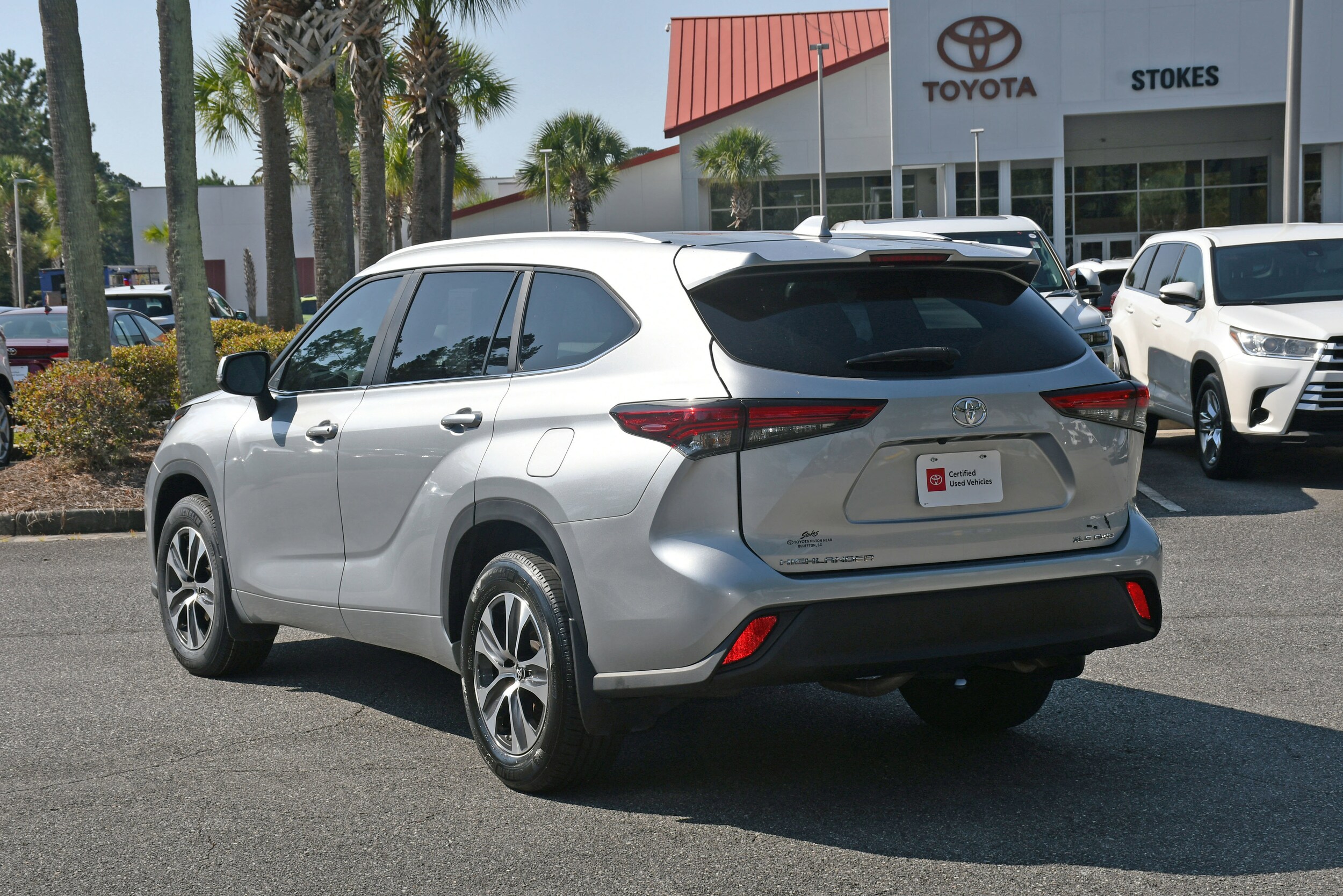 2023 Toyota Highlander XLE photo 2
